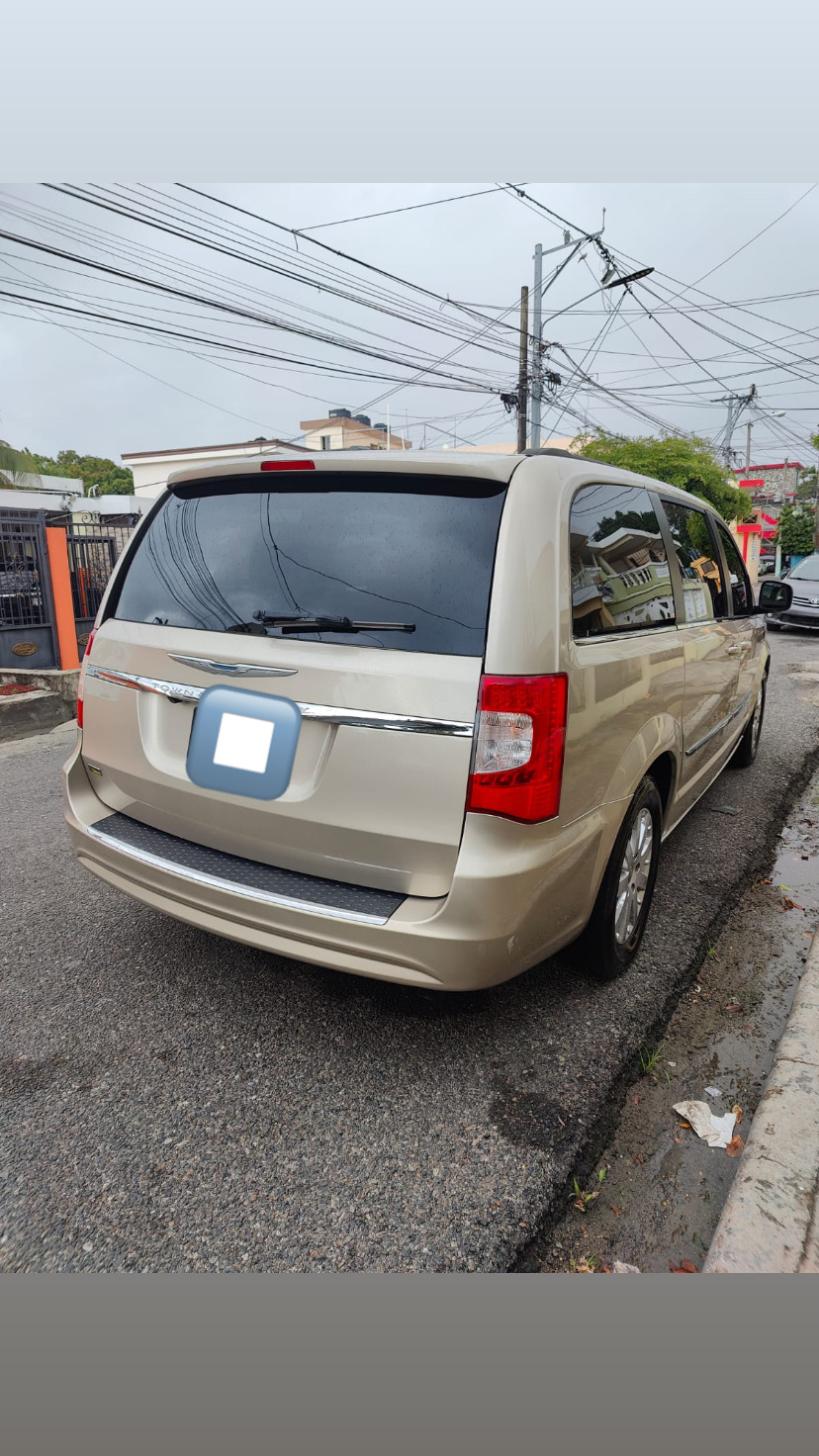 jeepetas y camionetas - Chrysler town and country  4