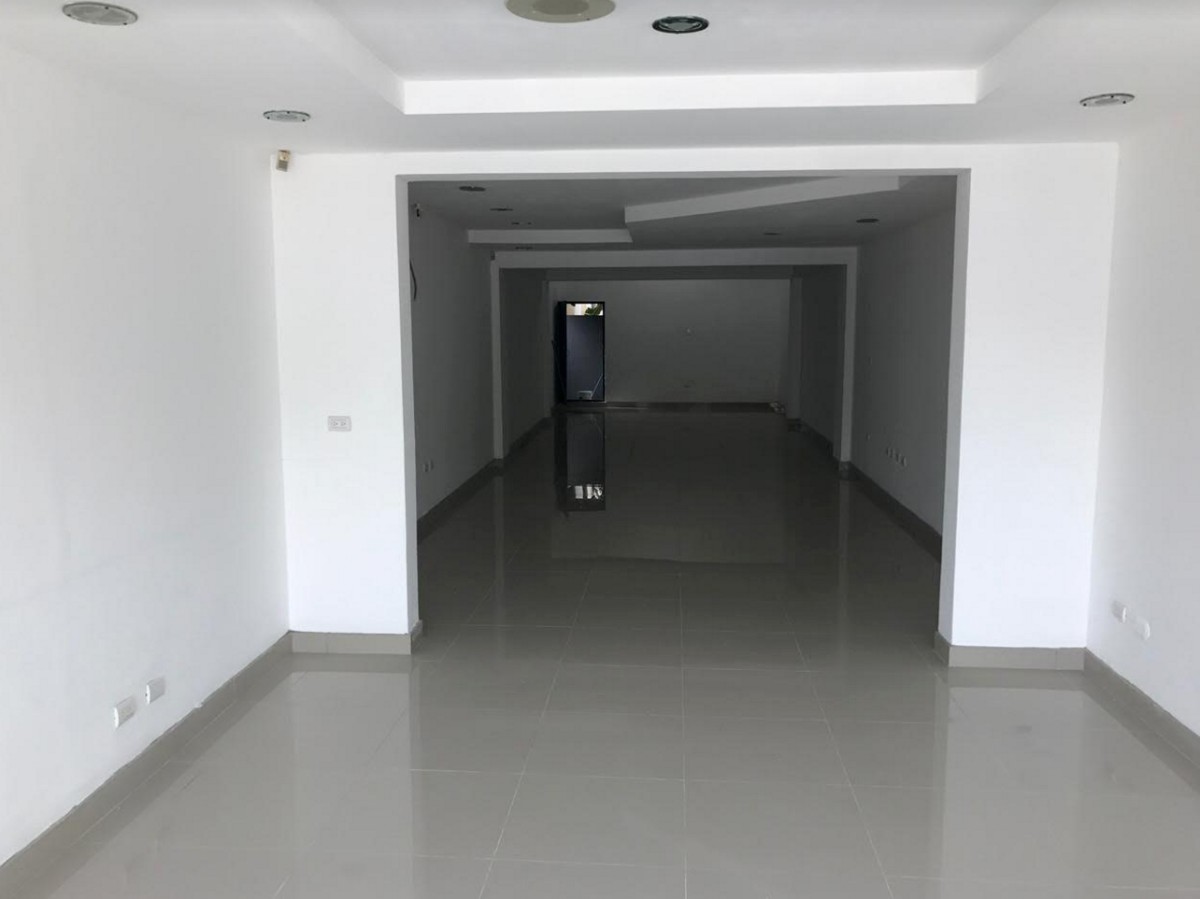 oficinas y locales comerciales - 🔵 Alquilo Local 100 mts en bella vista 1er piso 
