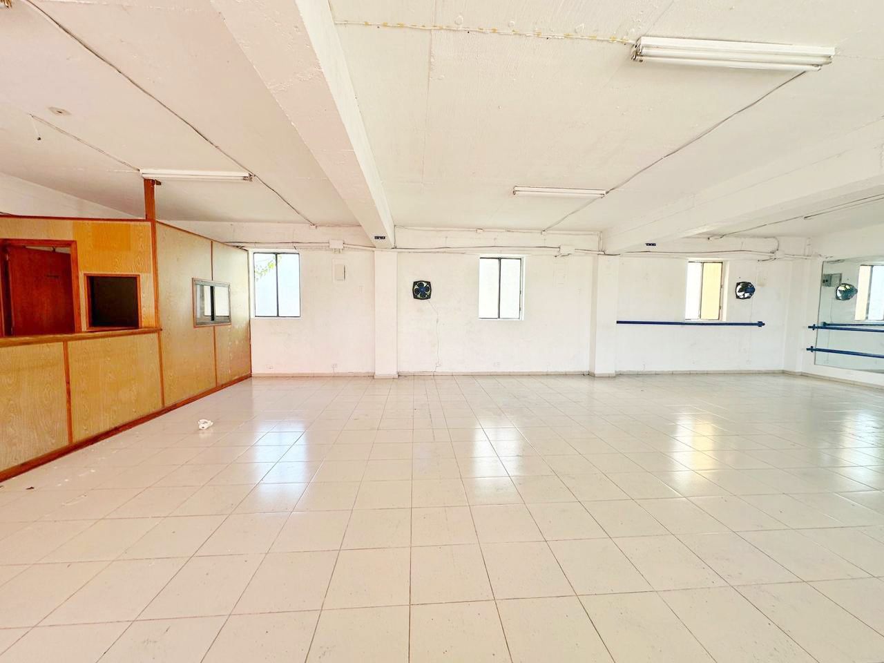 oficinas y locales comerciales - Local en Bella vista  1