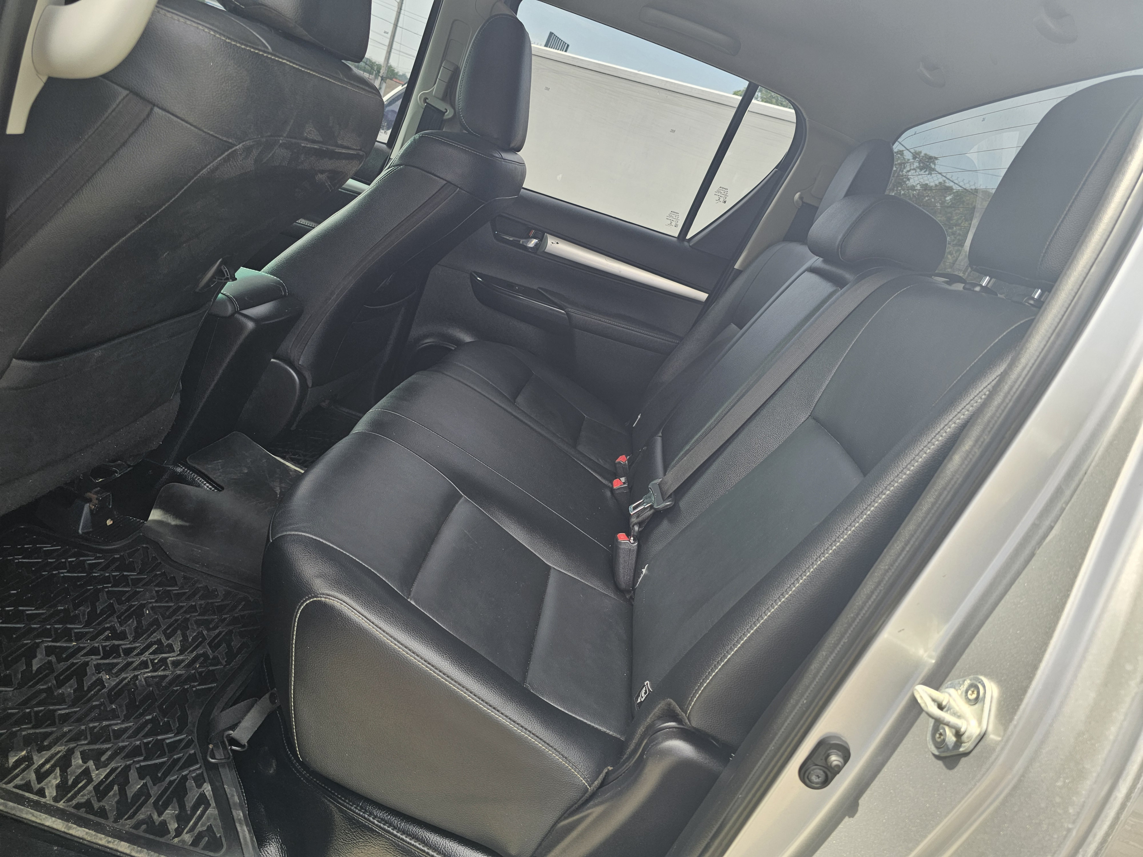 jeepetas y camionetas - Toyota Hilux 2019 srv límite 5
