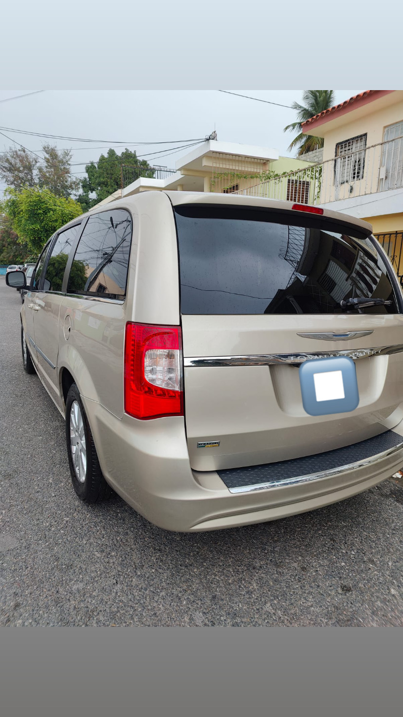 jeepetas y camionetas - Chrysler town and country  5