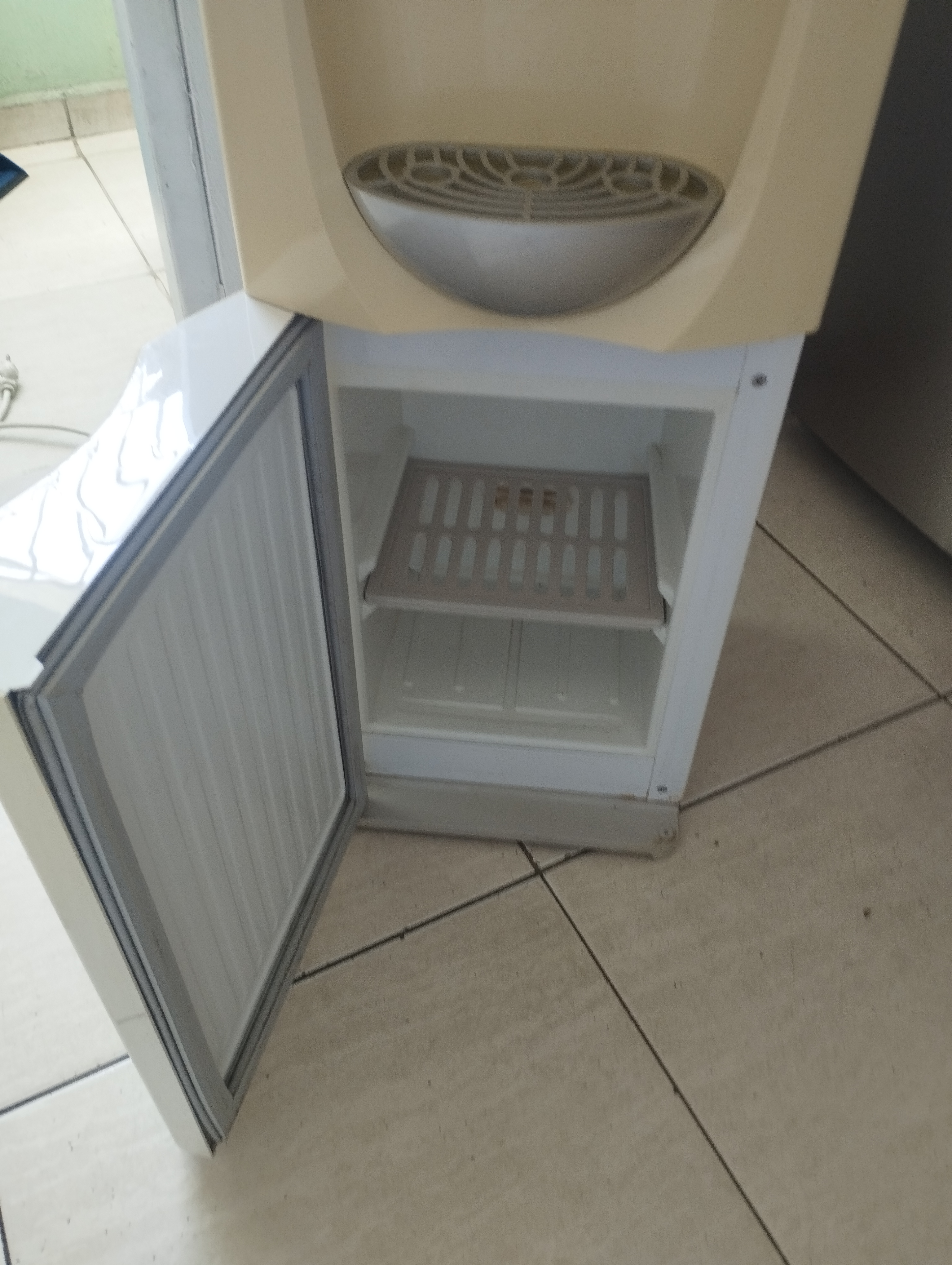 electrodomesticos - Bebedero Frigidaire 3