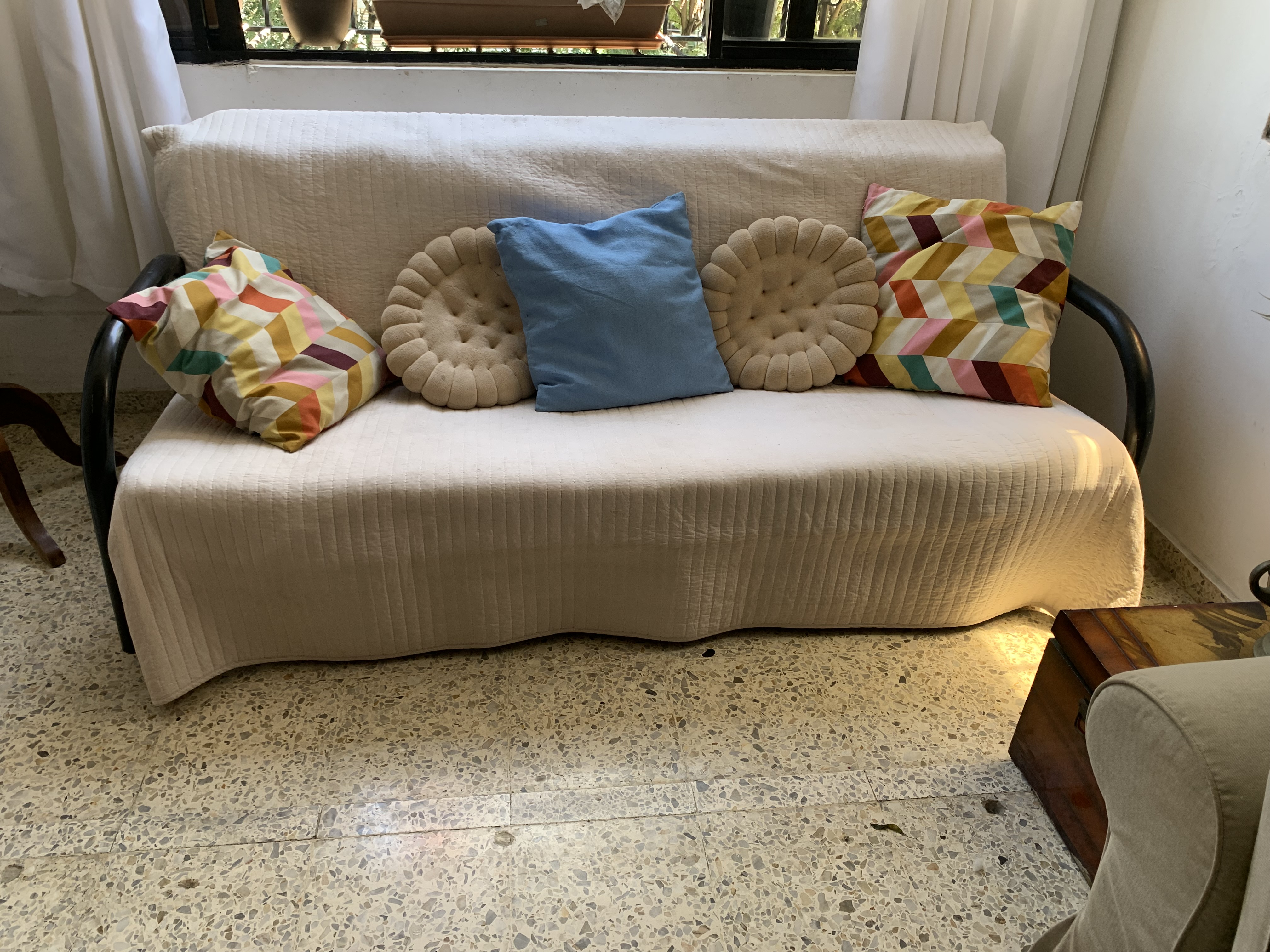 muebles y colchones - Vendo sofá cama muy comodo 4