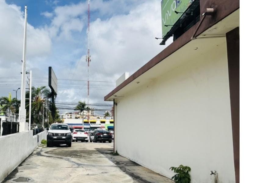 oficinas y locales comerciales - Local Comercial se Alquila en la 27 de Febrero 0