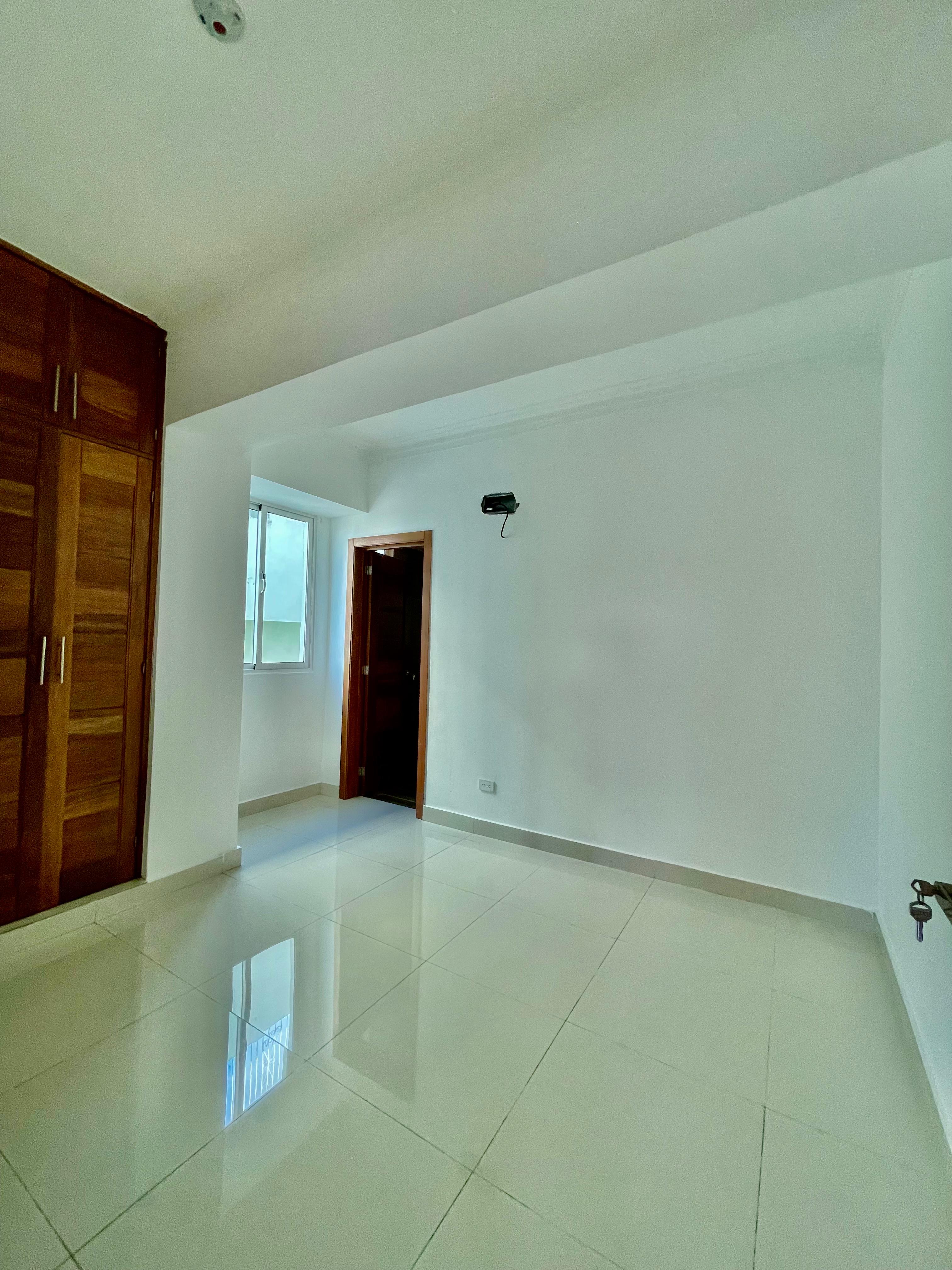 apartamentos - 📣*SE VENDE APTO* 📣  📍Urbanización tropical. 🔹3 3