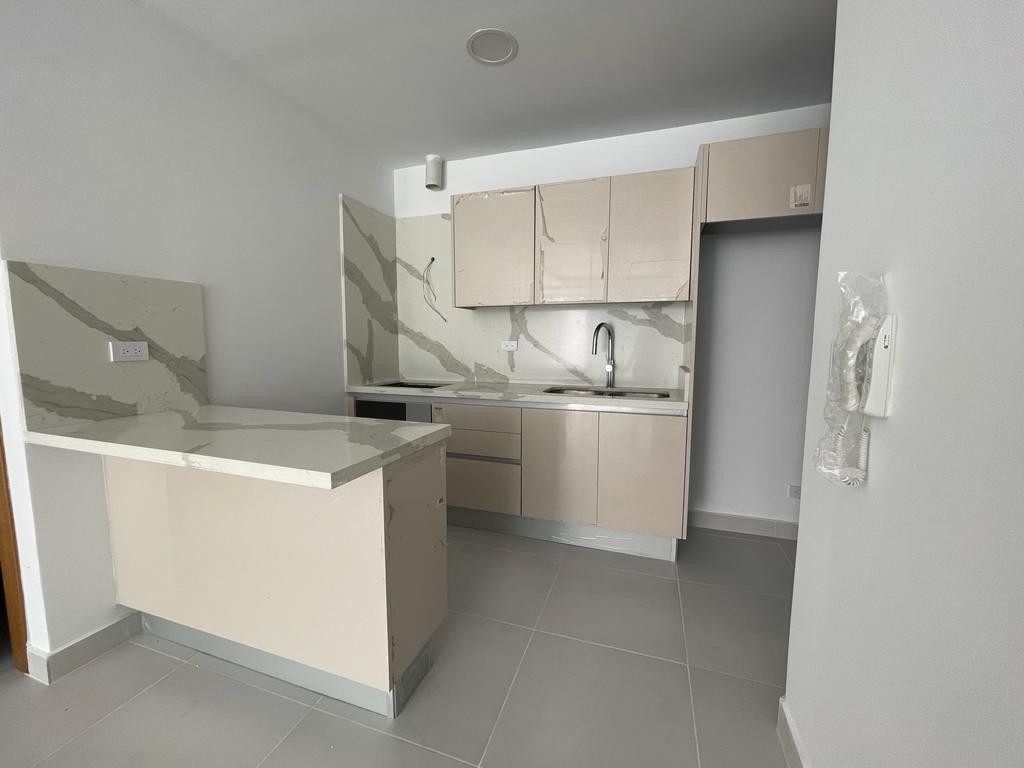 apartamentos - Evaristo moralesVendo exclusivo apartamento de 150 metros.  6