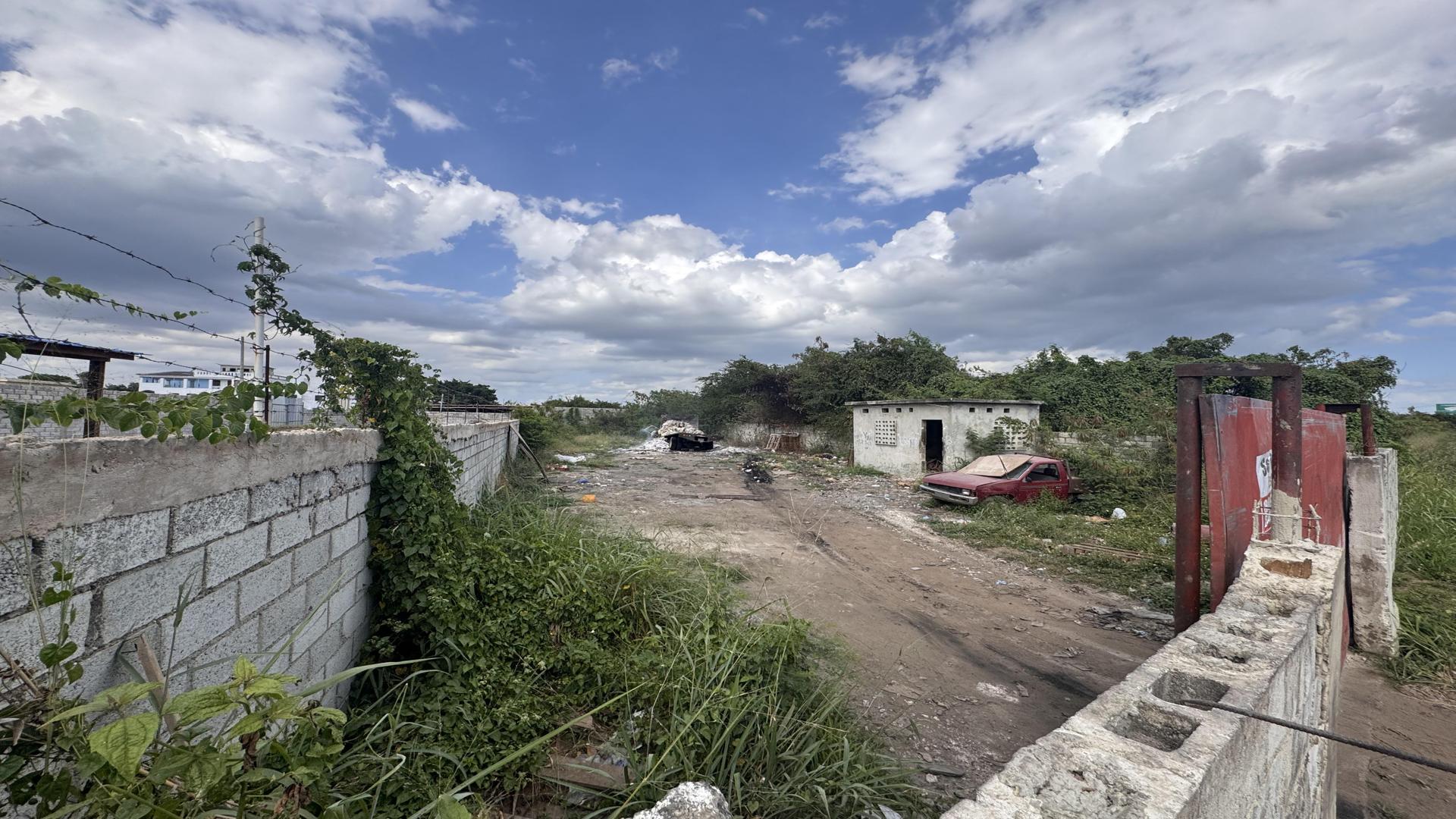 solares y terrenos - Terreno En venta, en Bocachica, para uso residencial y comercial 0