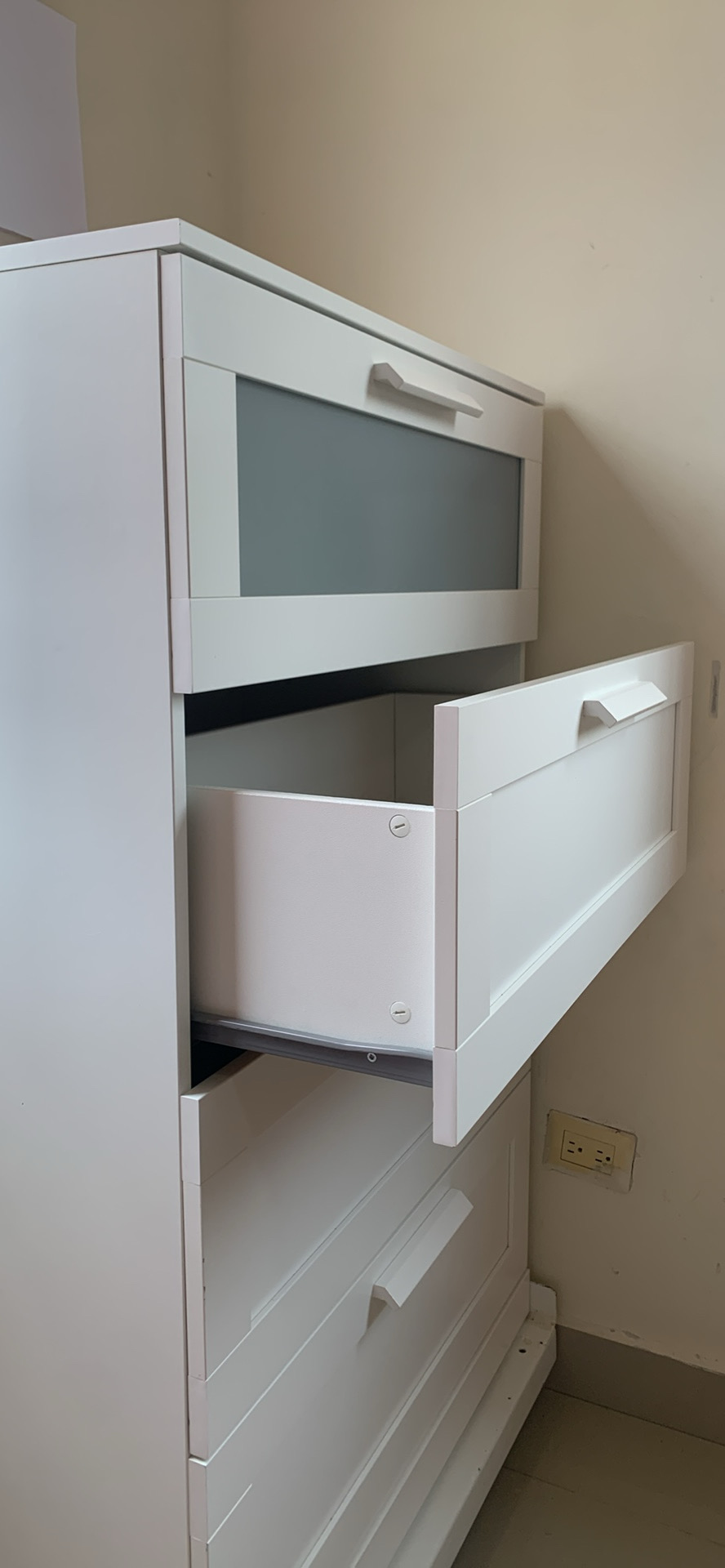 muebles y colchones - Gavetero alto de 4 gavetas   2