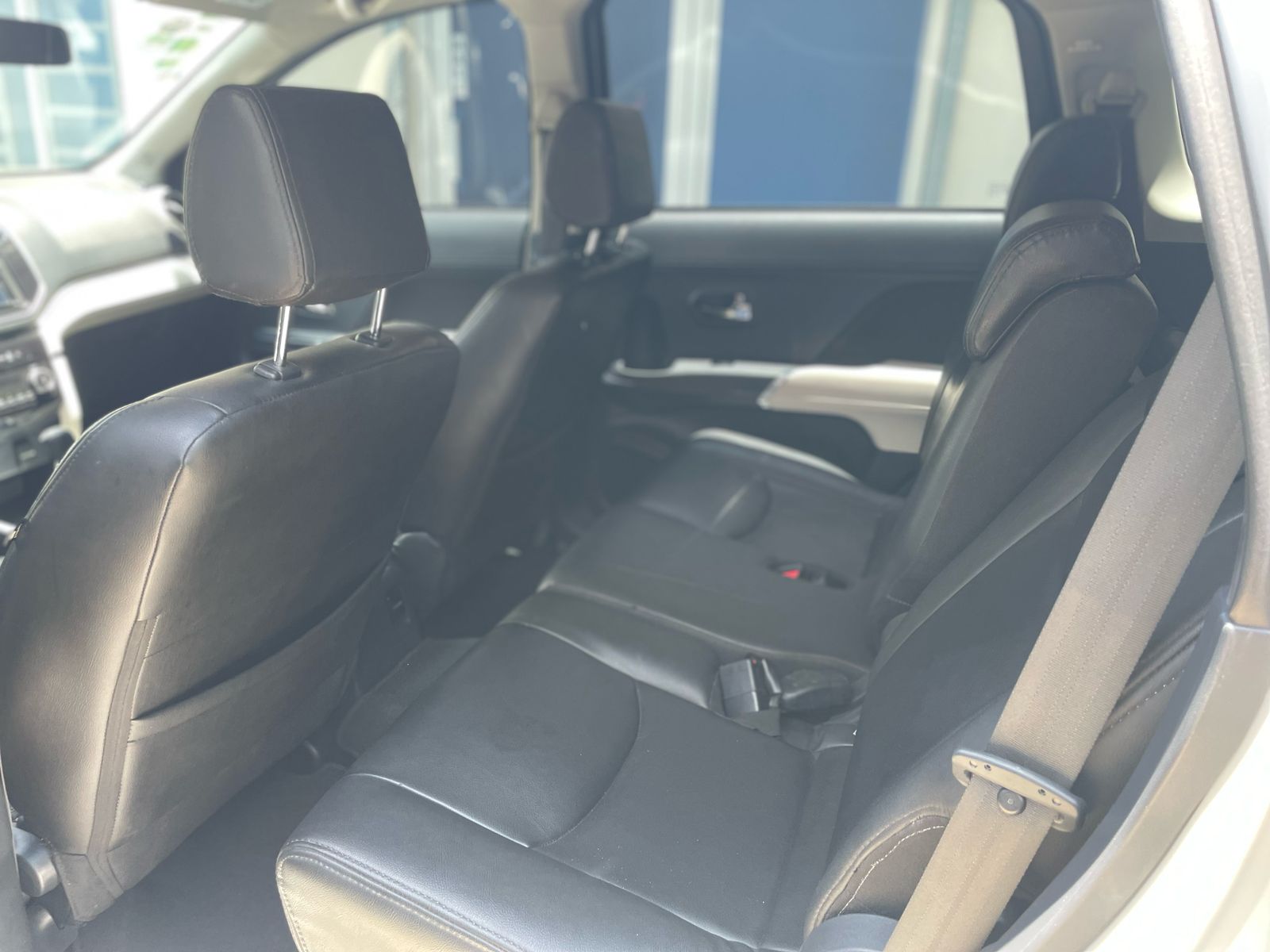 jeepetas y camionetas - Mi dueño se va y me vende 6