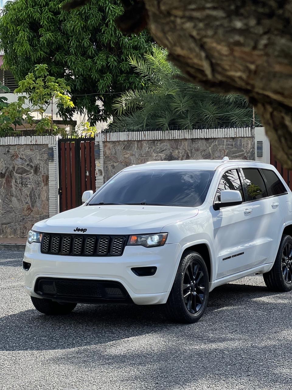 jeepetas y camionetas - Jeep Grand Cherokee Altitude  1