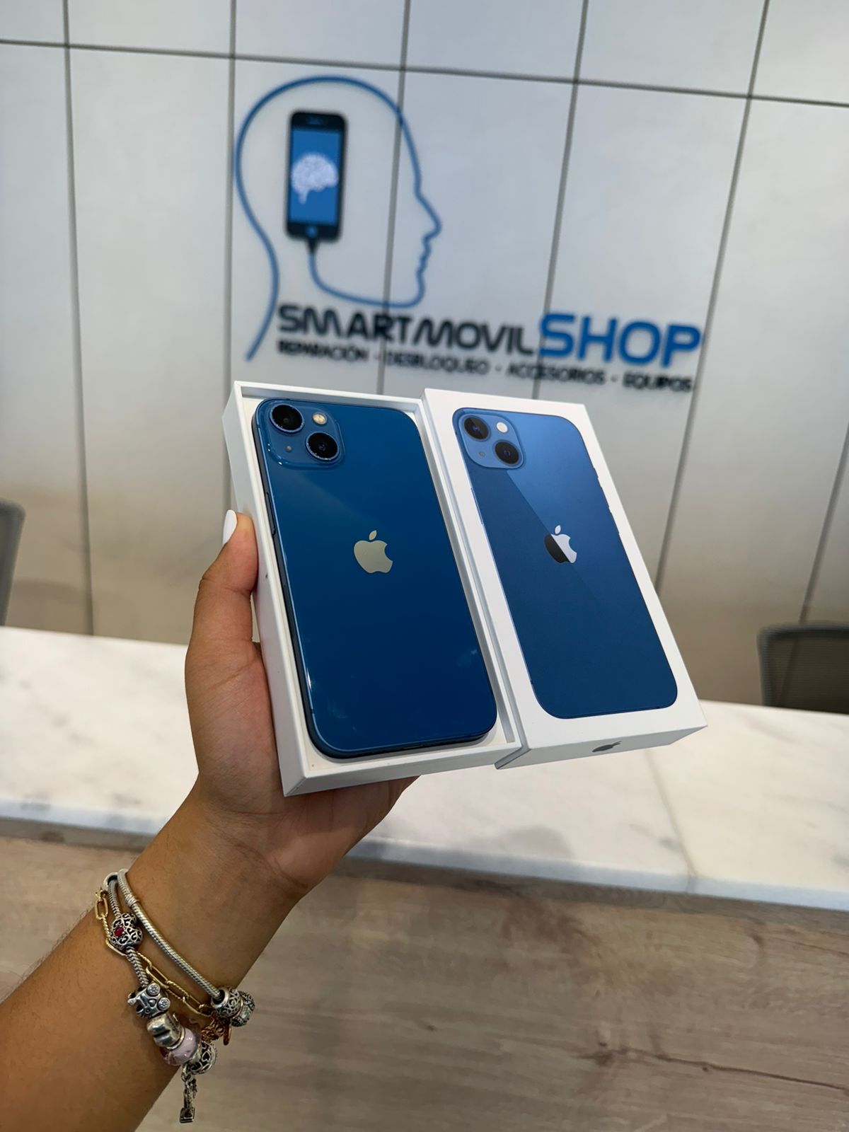 computadoras y laptops - IPHONE 13 NORMAL 128GB FACTORY EN SU CAJA CLASE A+