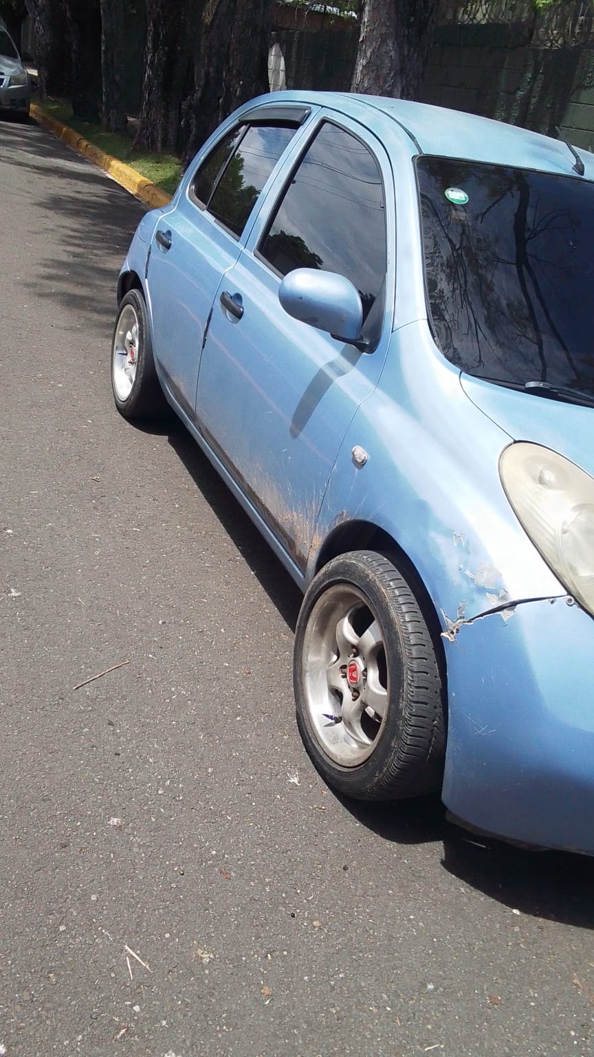 carros - Nissan March 2005  1