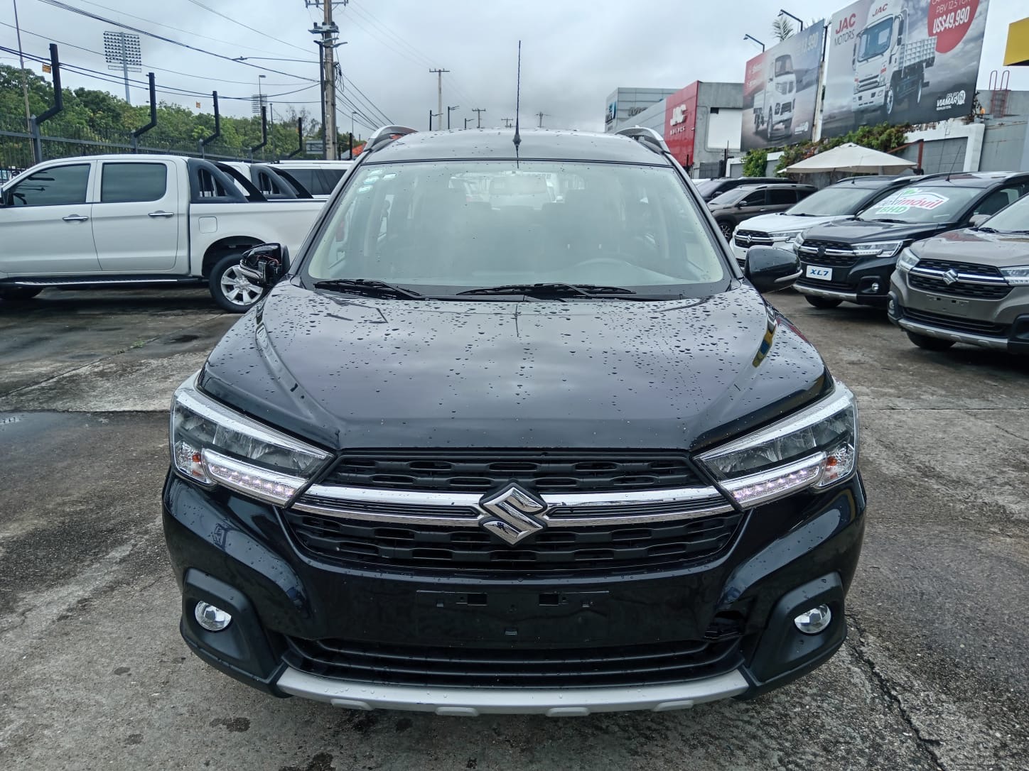 jeepetas y camionetas - ¡Suzuki XL7 2023 semi nueva en RD! 1