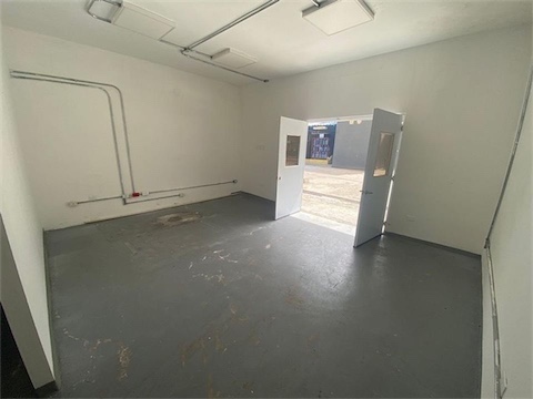 oficinas y locales comerciales - Local Naco primer nivel 222 m 8