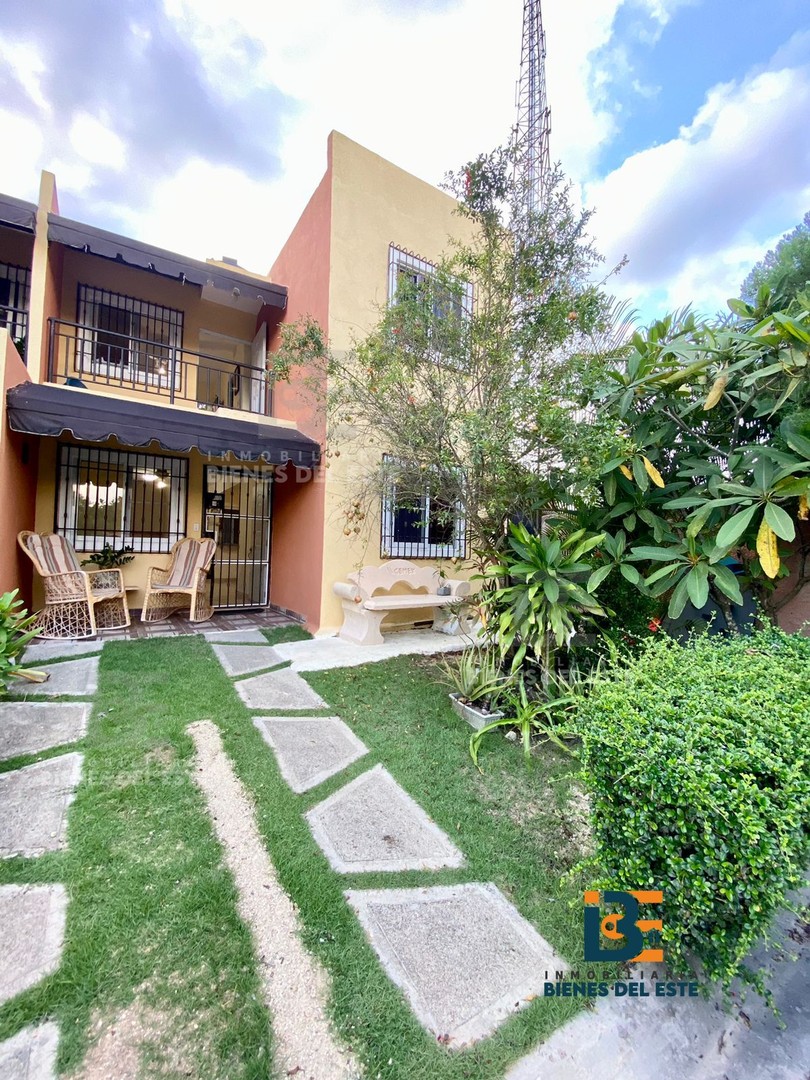 casas - Vivienda de dos niveles en Residencial Cerrado 0