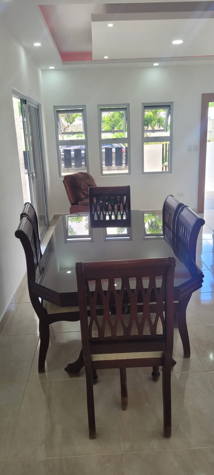 muebles y colchones - Juego de Comedor Familiar - usado para Tí  2
