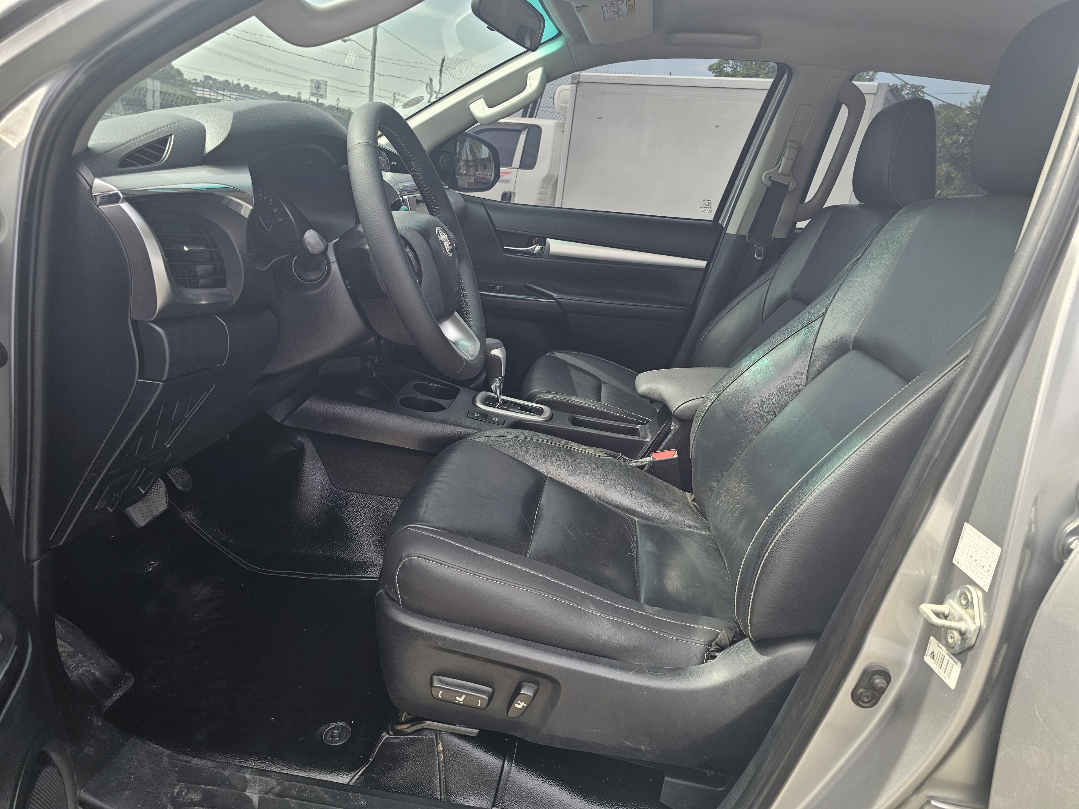 jeepetas y camionetas - Toyota Hilux 2019 srv límite 6