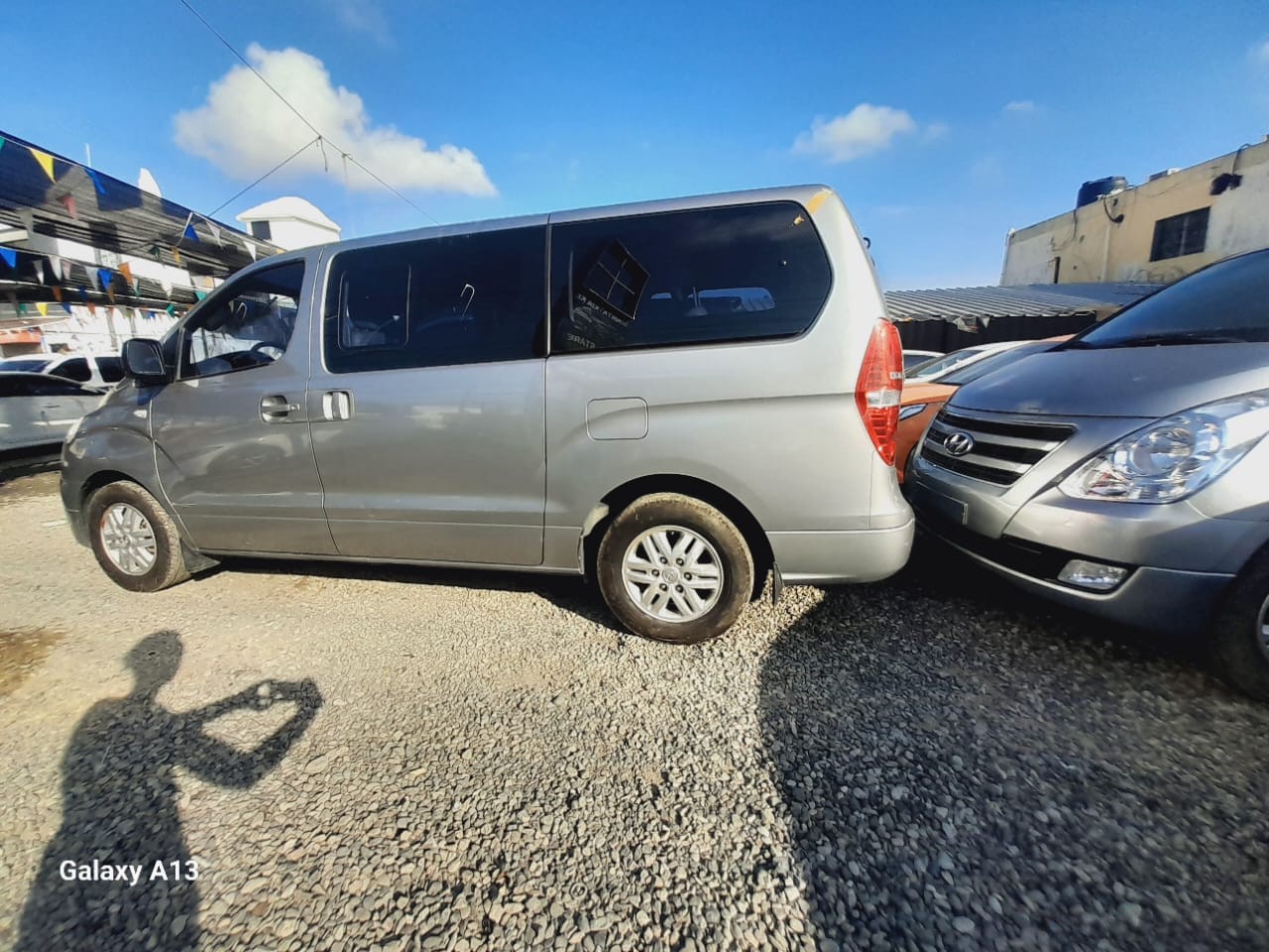 jeepetas y camionetas - HYUNDAI STAREX 2017 GRIS 4