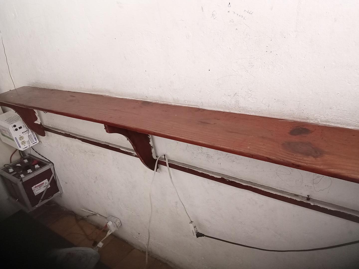 equipos profesionales - se vende desayunador para cafetería en madera tratada 1