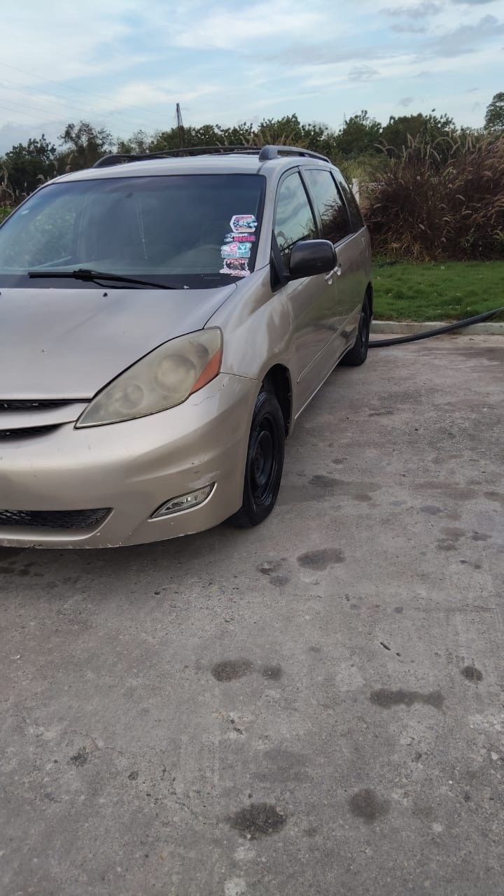 jeepetas y camionetas - OPORTUNIDAD TOYOTA SIENNA 3