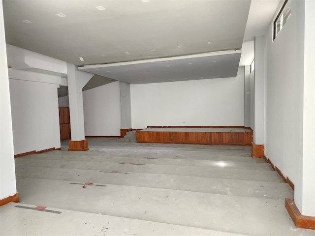 oficinas y locales comerciales - Local amplio dos niveles 9