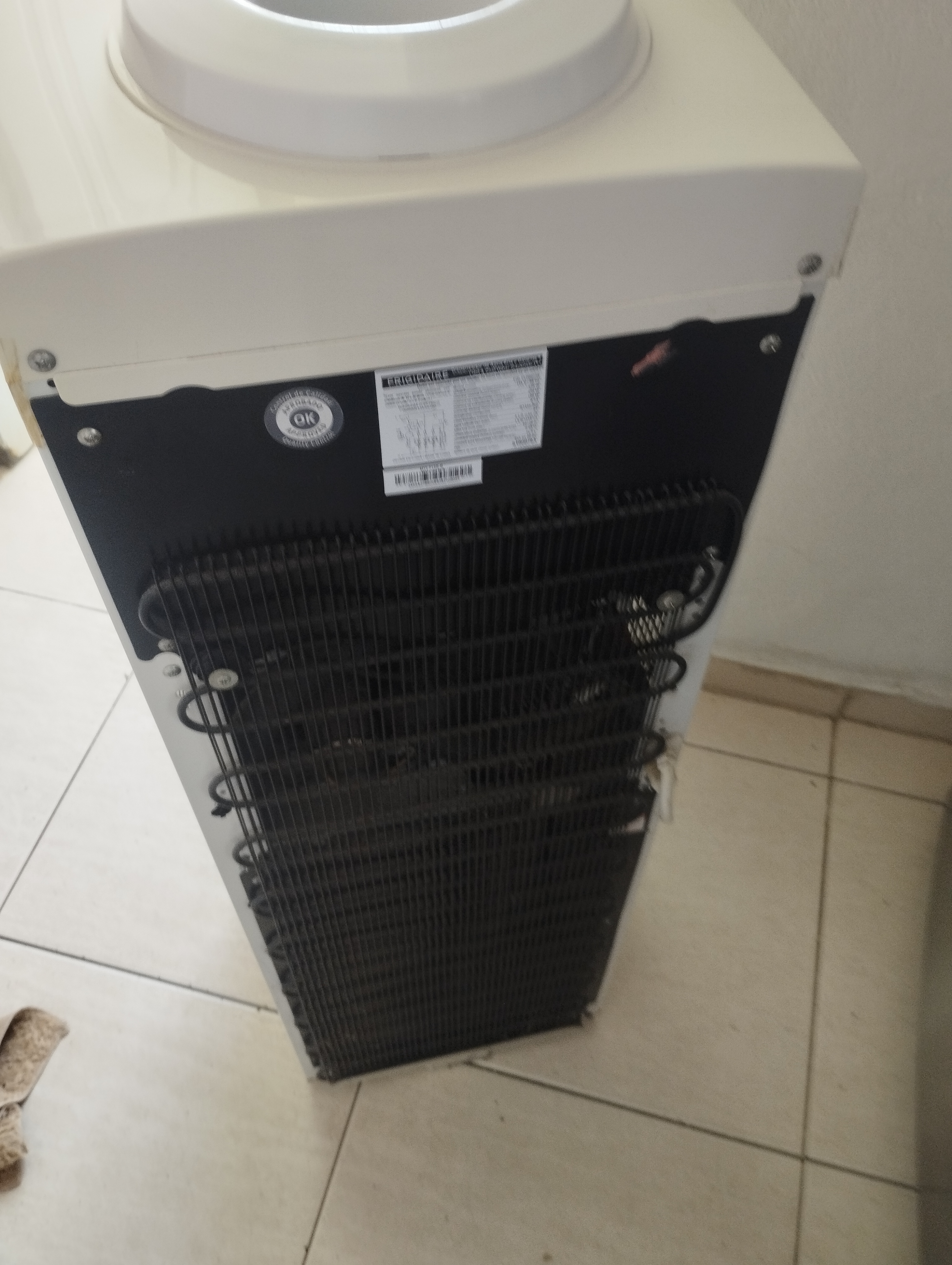 electrodomesticos - Bebedero Frigidaire 4