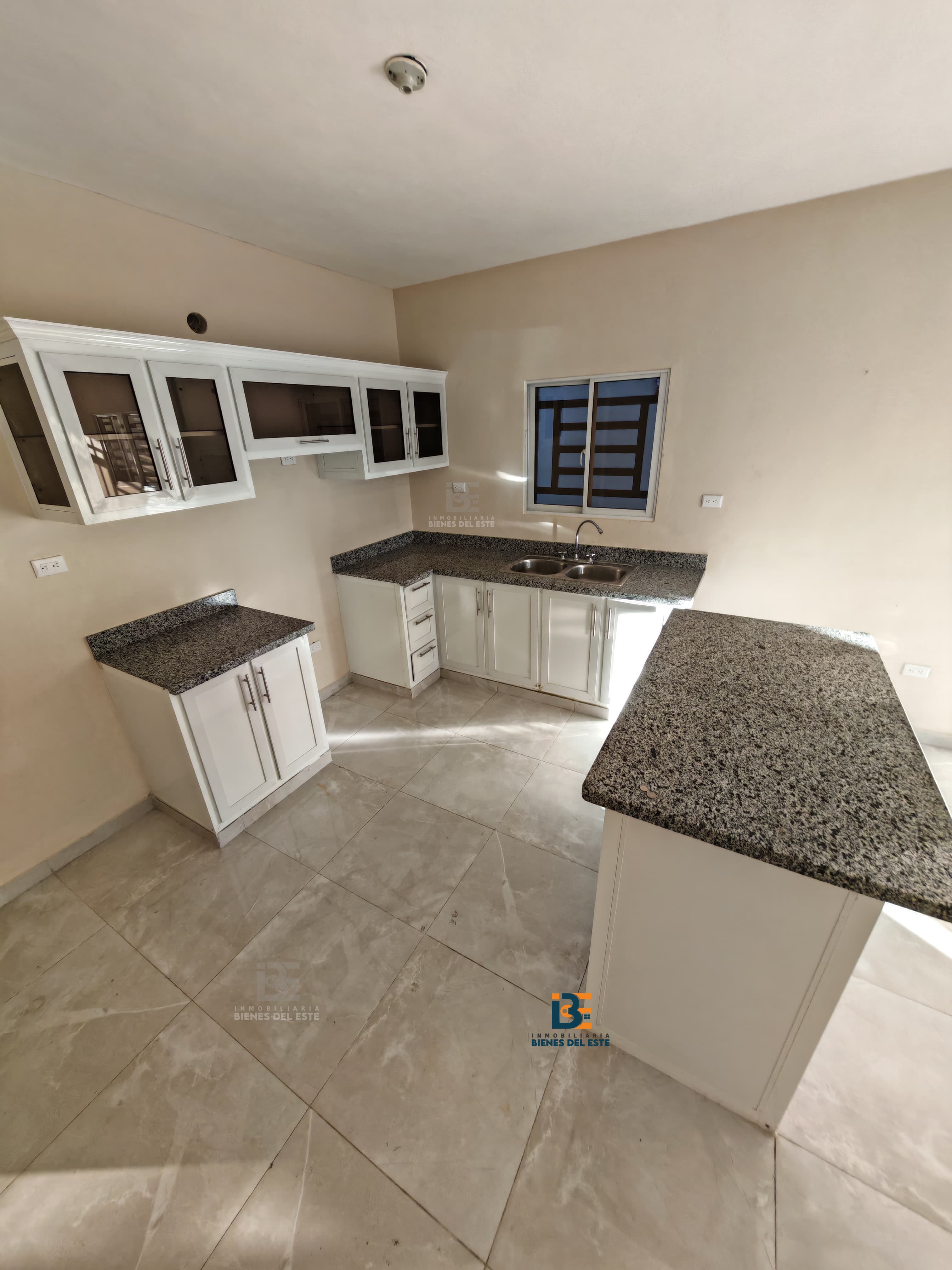 apartamentos - Apartamento Amplio y con 3 Baños y Parqueo 4
