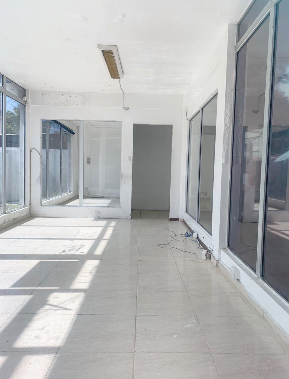 oficinas y locales comerciales - Local comercial Esquinero en alquiler gazcue 3