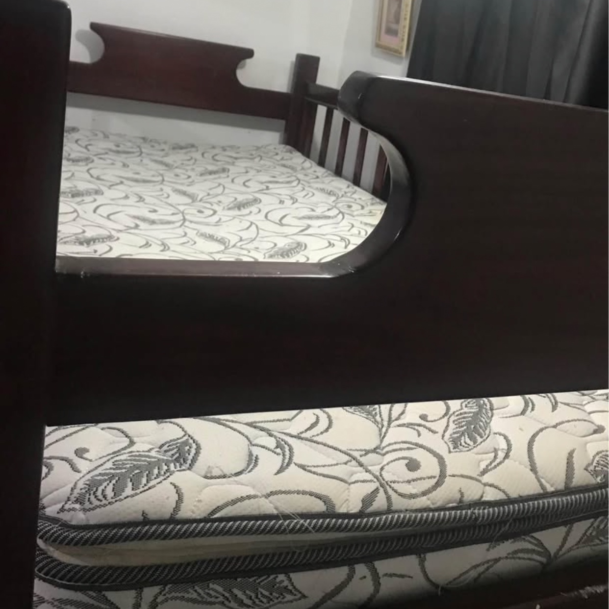 muebles y colchones - Camarote de madera Antirroba con sus colchones  0