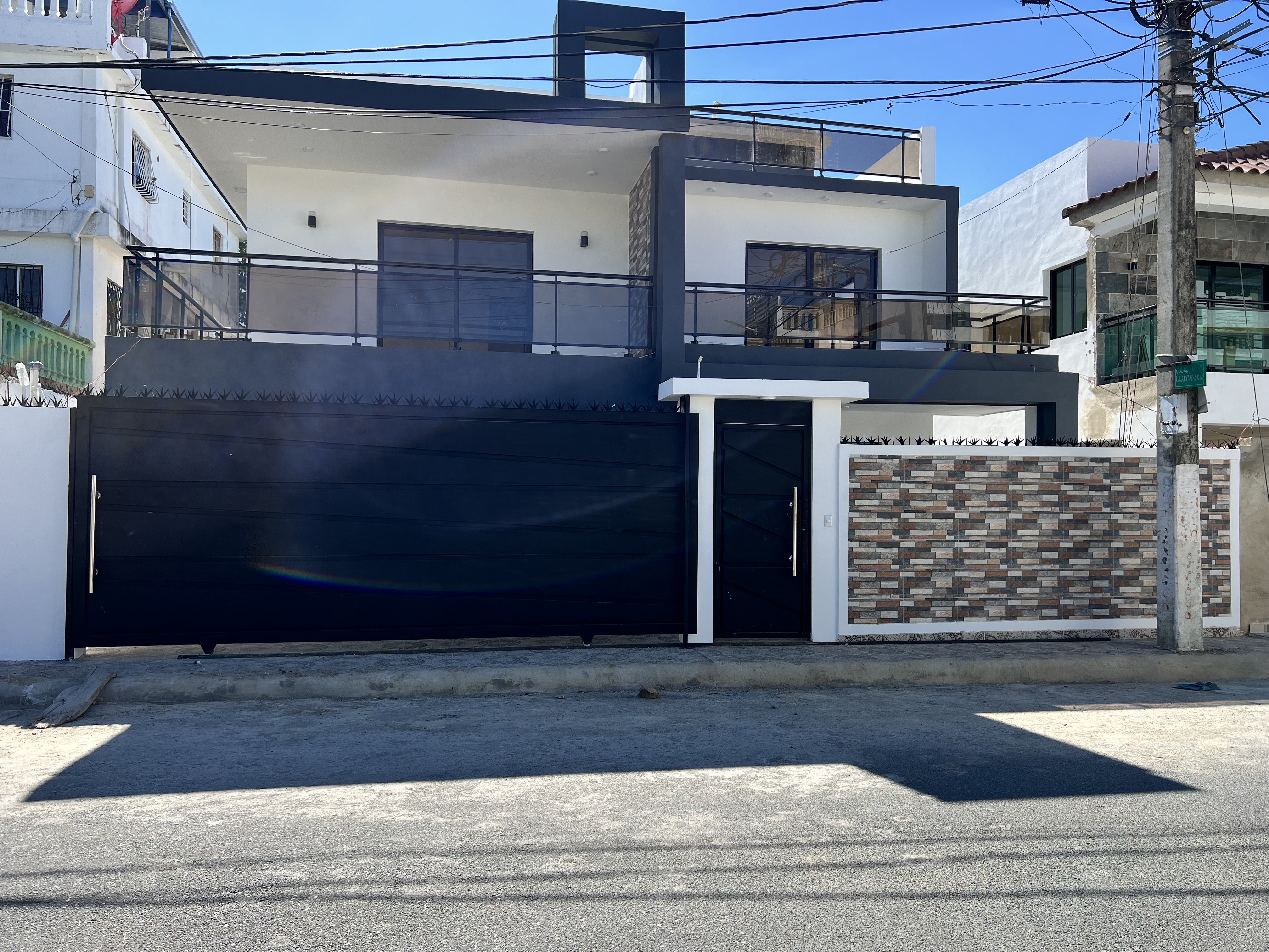 casas - venta de lujosa casa en la autopista de san isidro Santo Domingo este  0