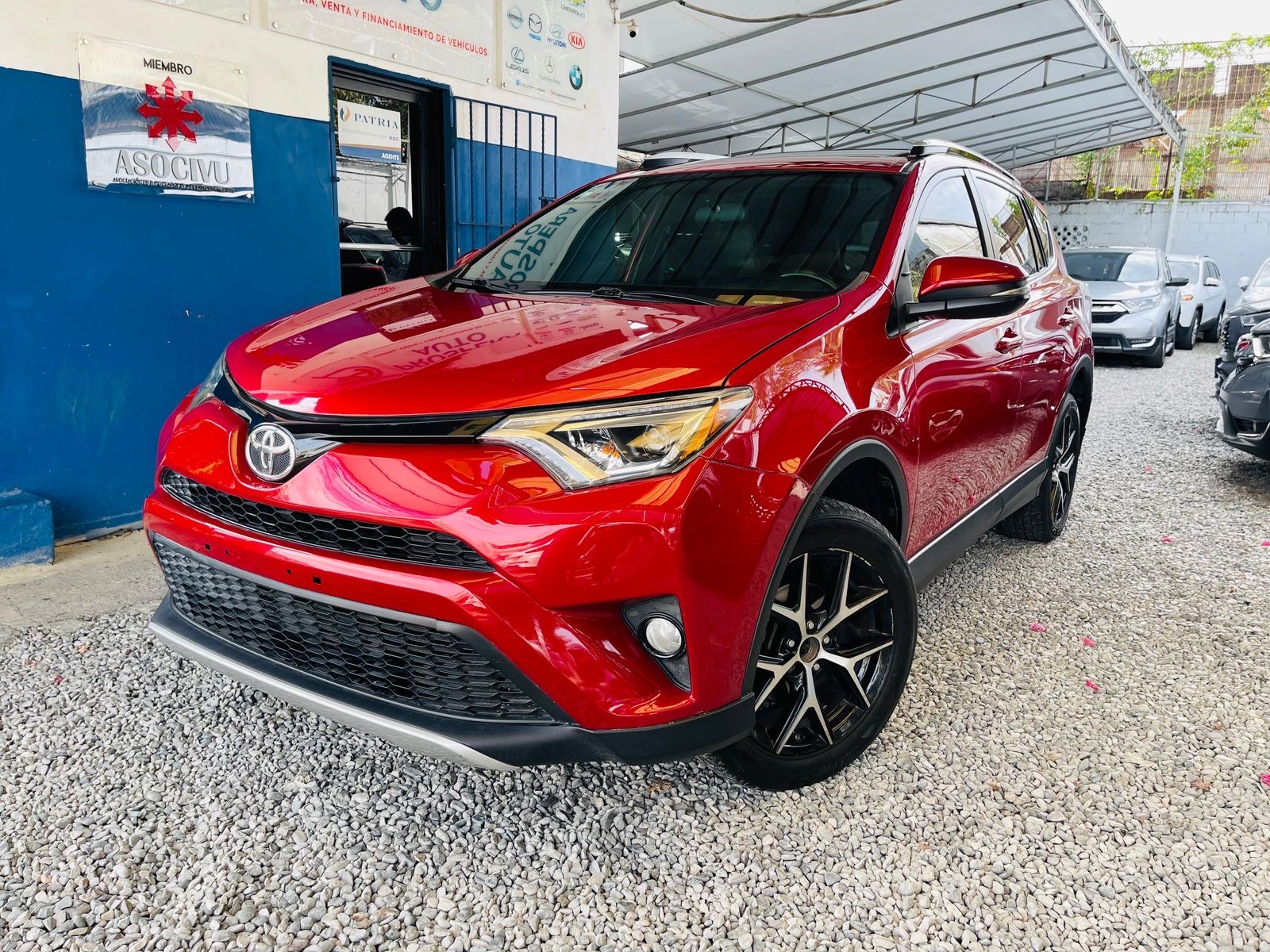 jeepetas y camionetas - Vendo Toyota RAV4 SE 2016 1