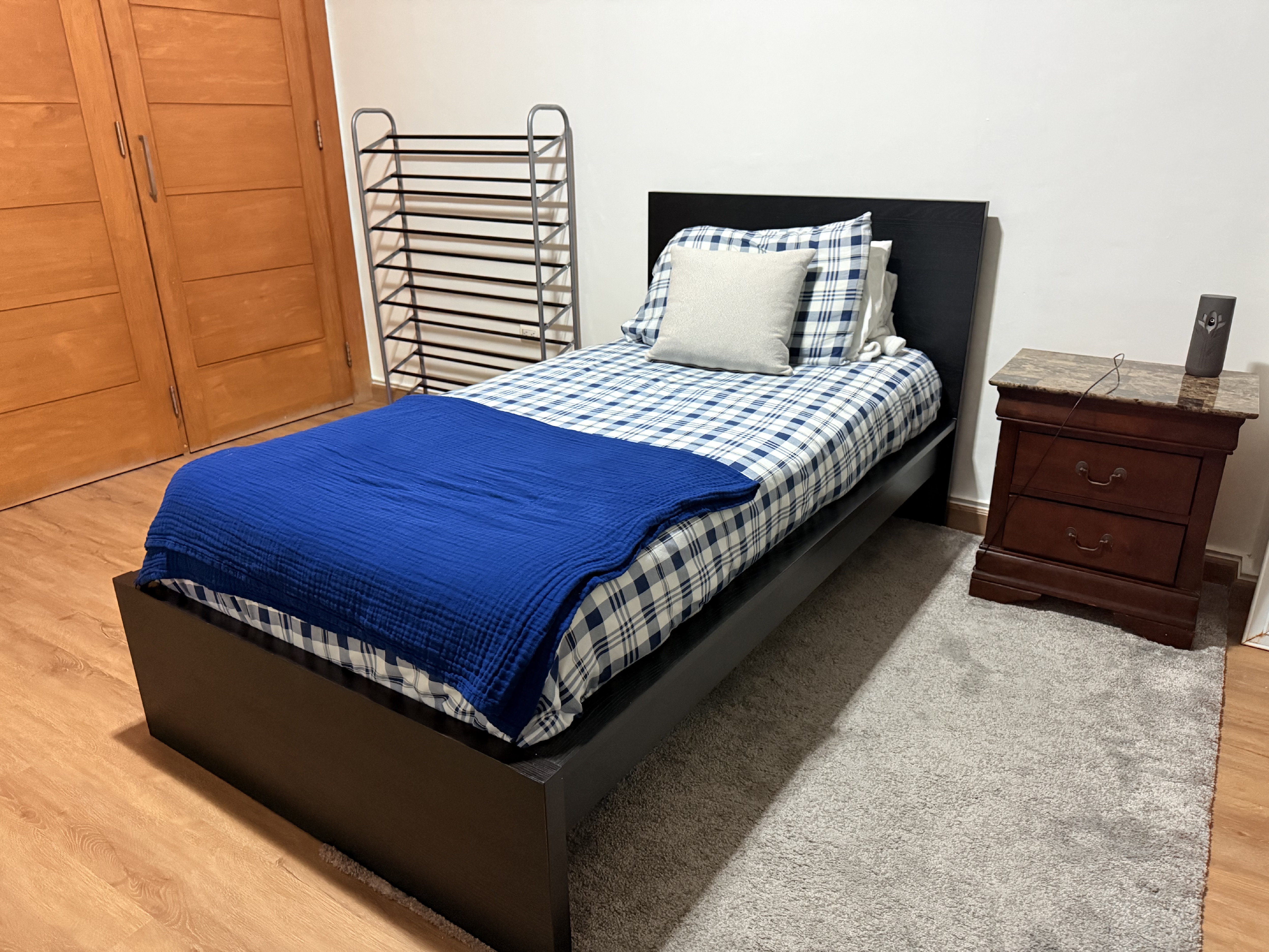 muebles y colchones - Juego de habitación completo (cama twin, mesa de noche, guardarropa) 0