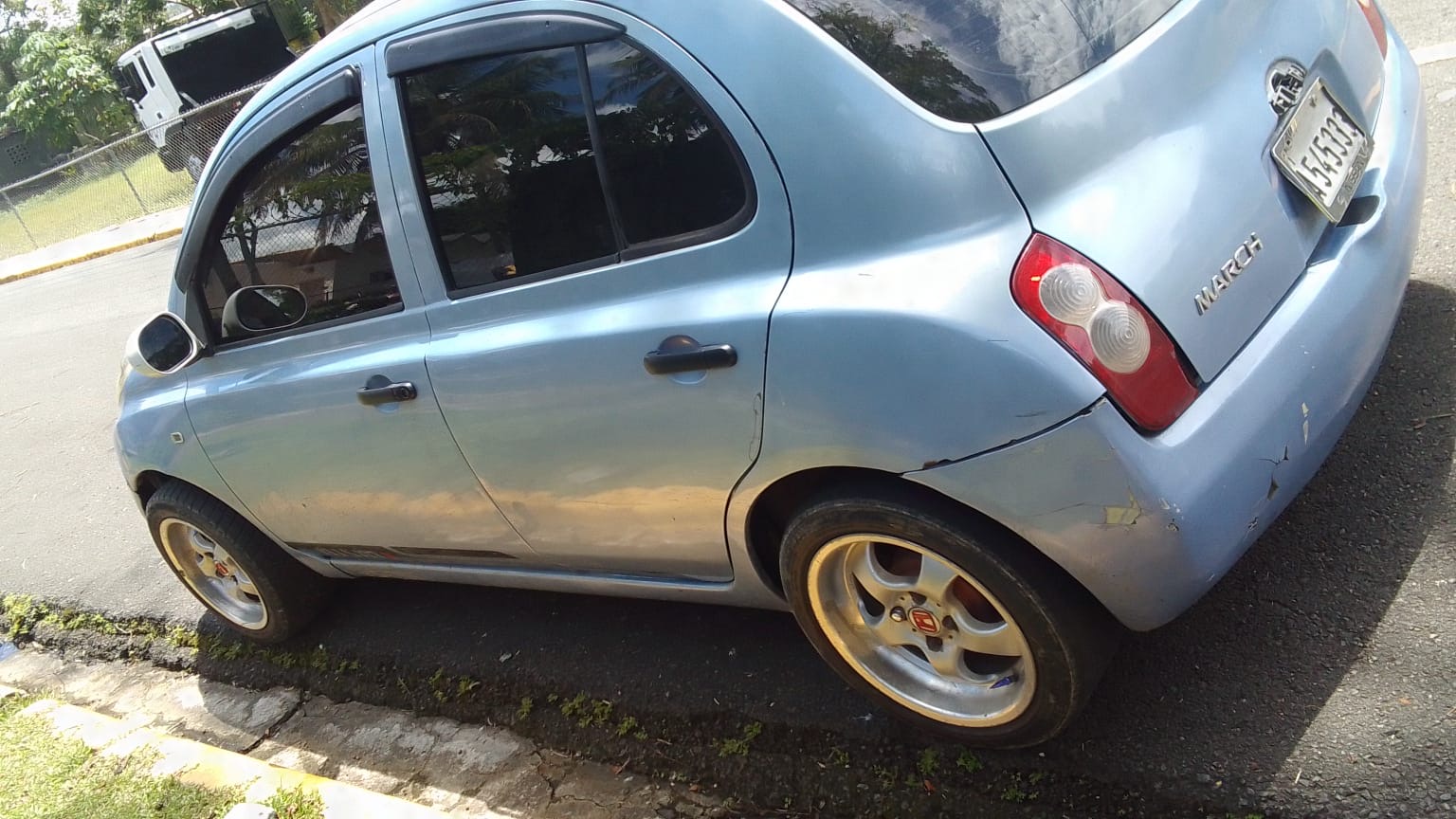 carros - Nissan March 2005  2