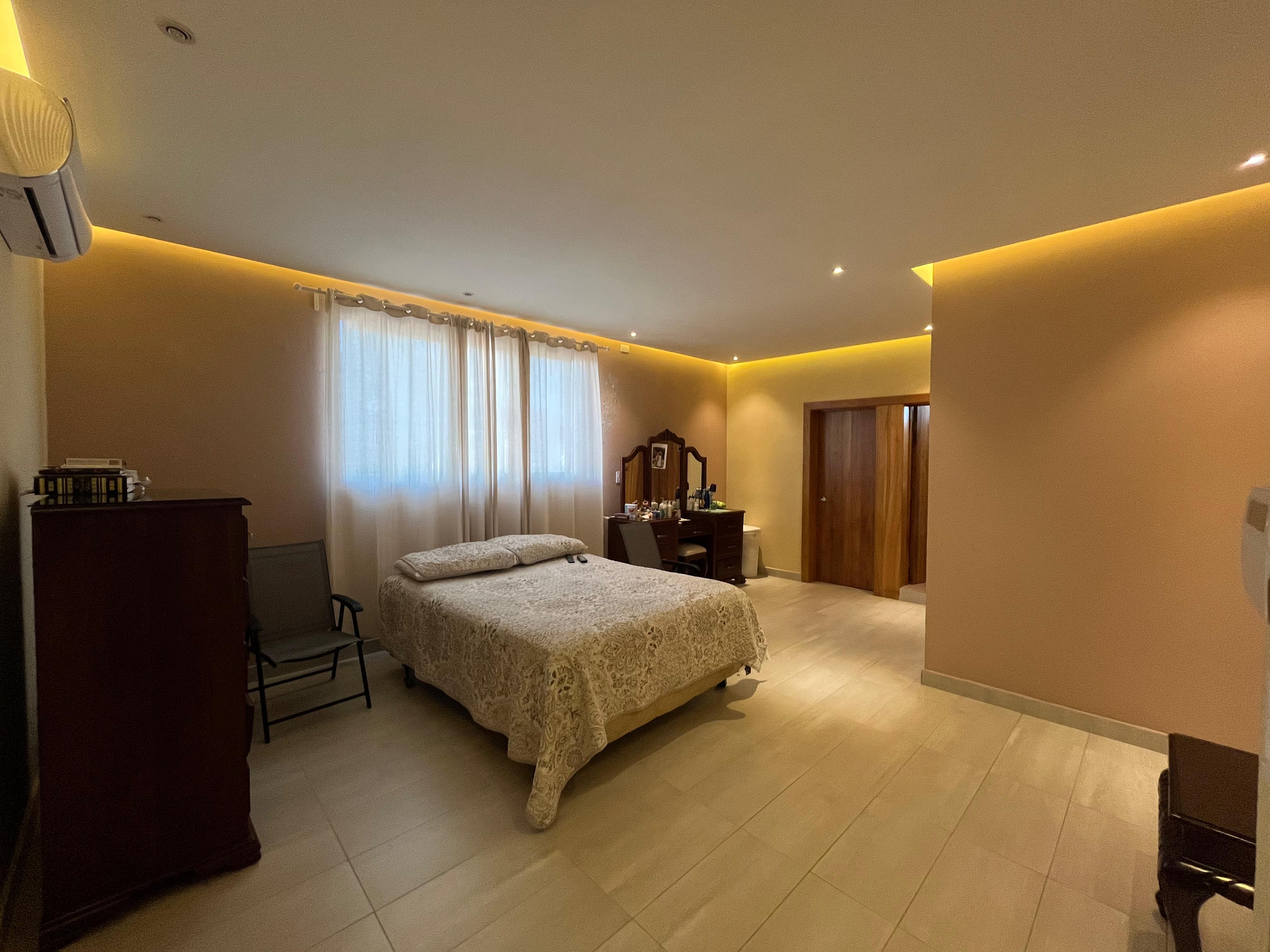casas - CASA EN VENTA PRÓXIMO AL JARDIN BOTÁNICO, SANTIAGO. 2