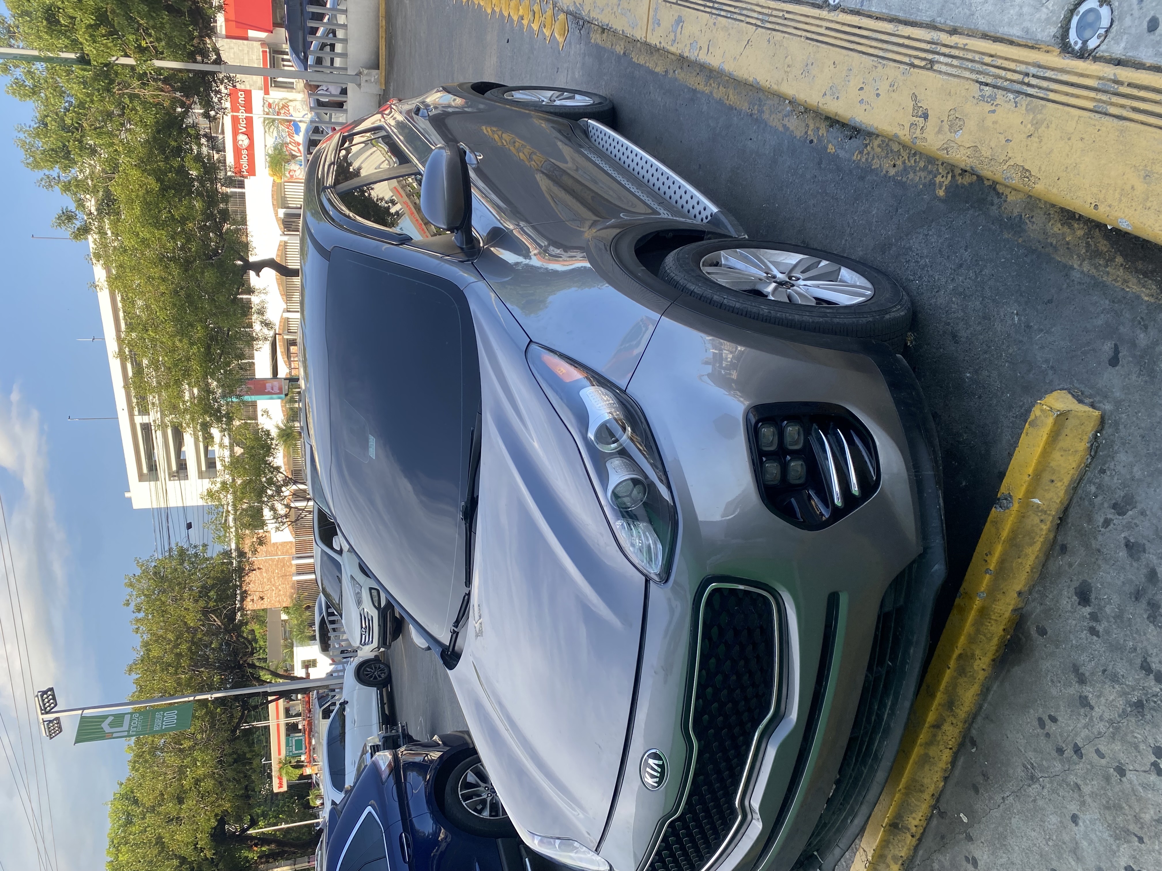 jeepetas y camionetas - Kia Sportage 2017 LX – Versión Americana Único dueño en RD 1