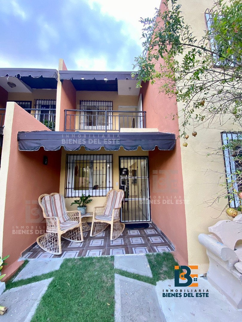 casas - Vivienda de dos niveles en Residencial Cerrado 1