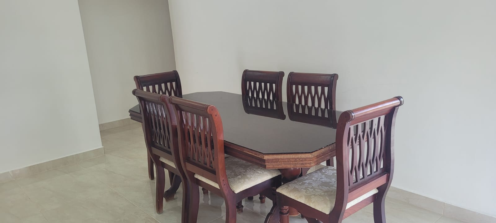 muebles y colchones - Juego de Comedor Familiar - usado para Tí  3