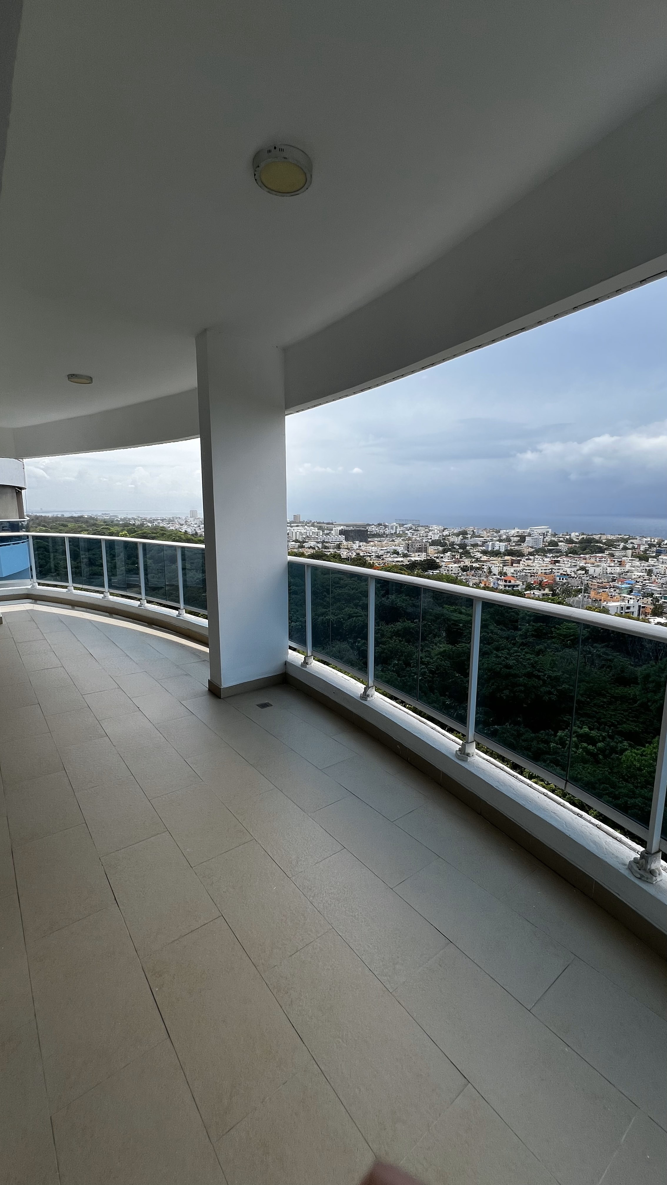 apartamentos - PH Apartamento Con Vista Al Mar en Ave. Anacaona 3