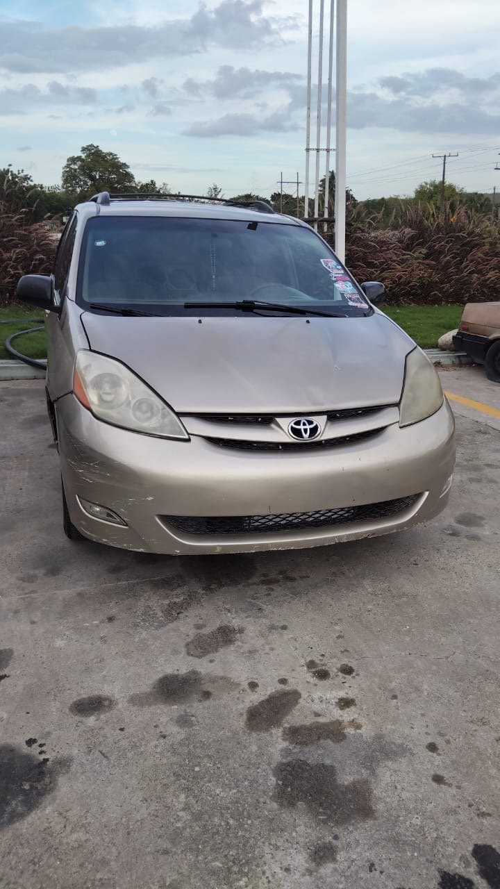 jeepetas y camionetas - OPORTUNIDAD TOYOTA SIENNA 4