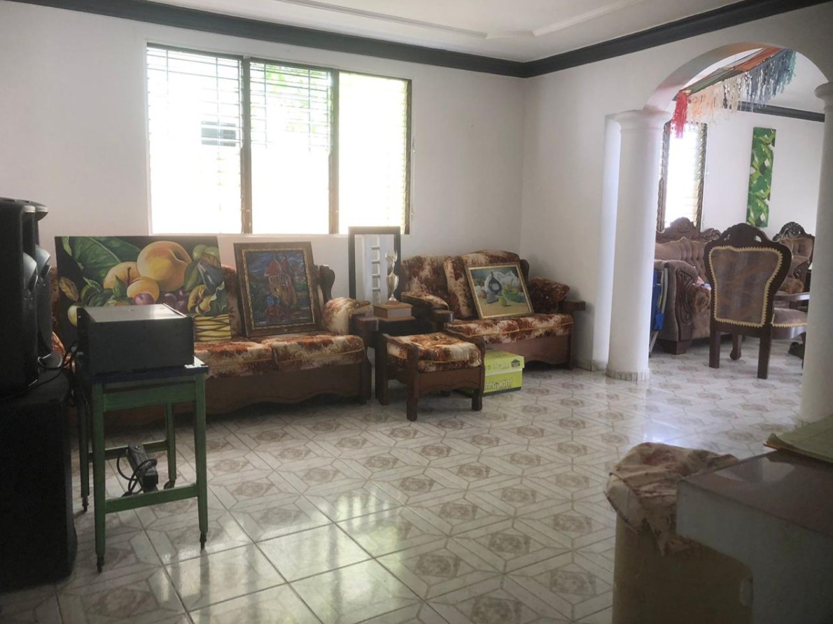 casas - Casa de 2 niveles en Venta en Santiago 1