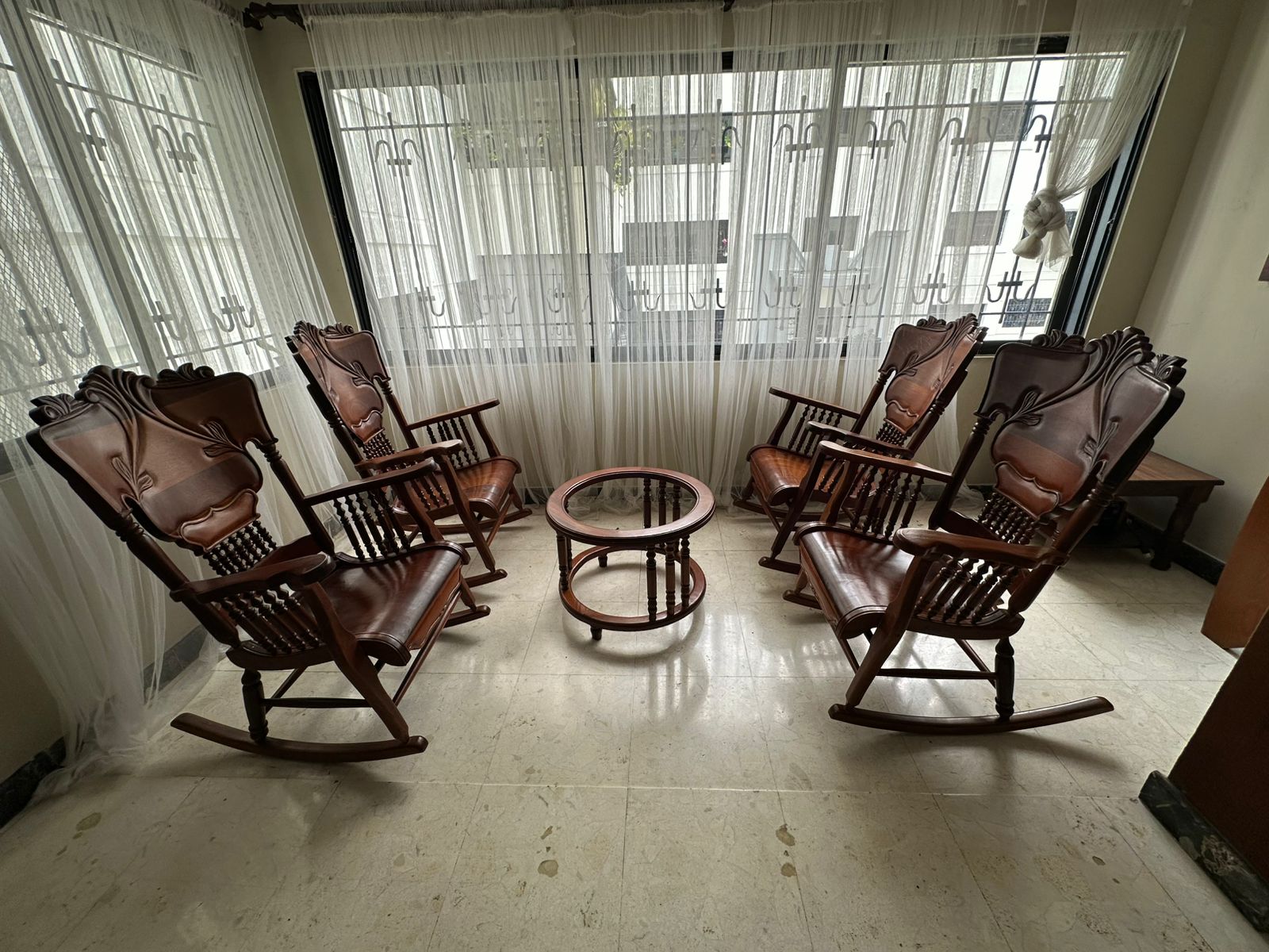 muebles y colchones - JUEGO DE MECEDORAS PREMIUM EN CAOBA 1