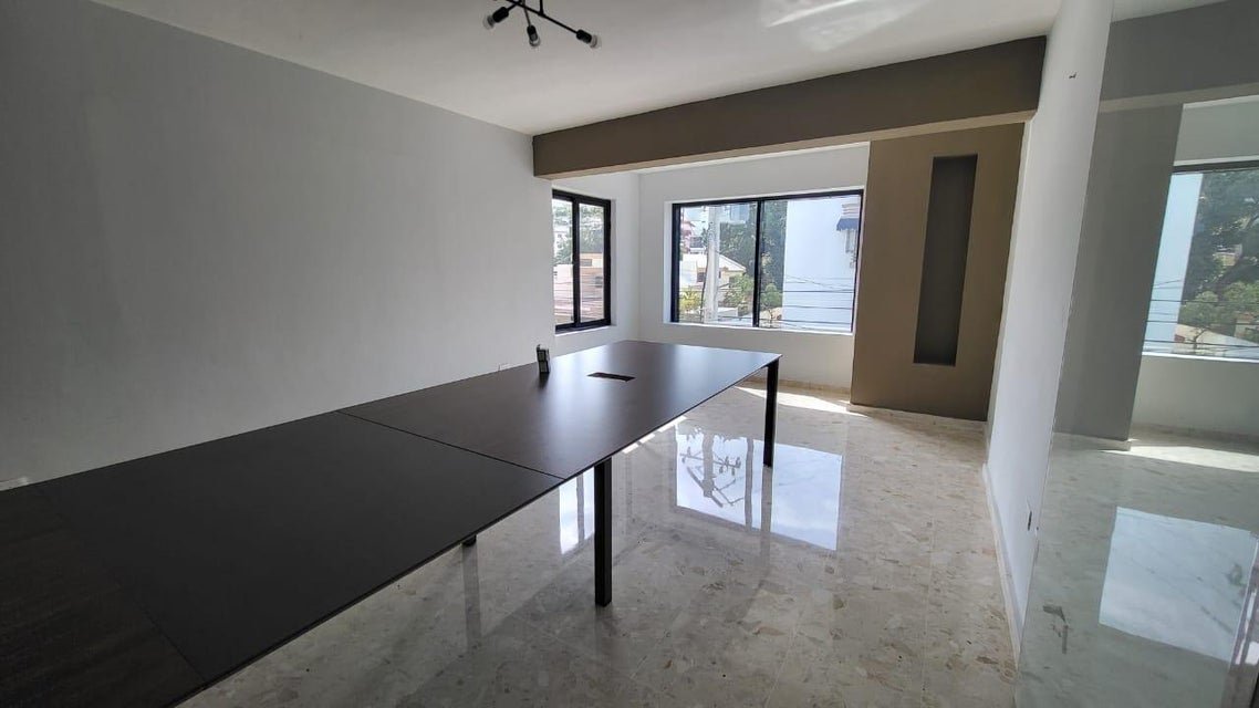 oficinas y locales comerciales - Oficina en alquiler en Gazcue 3