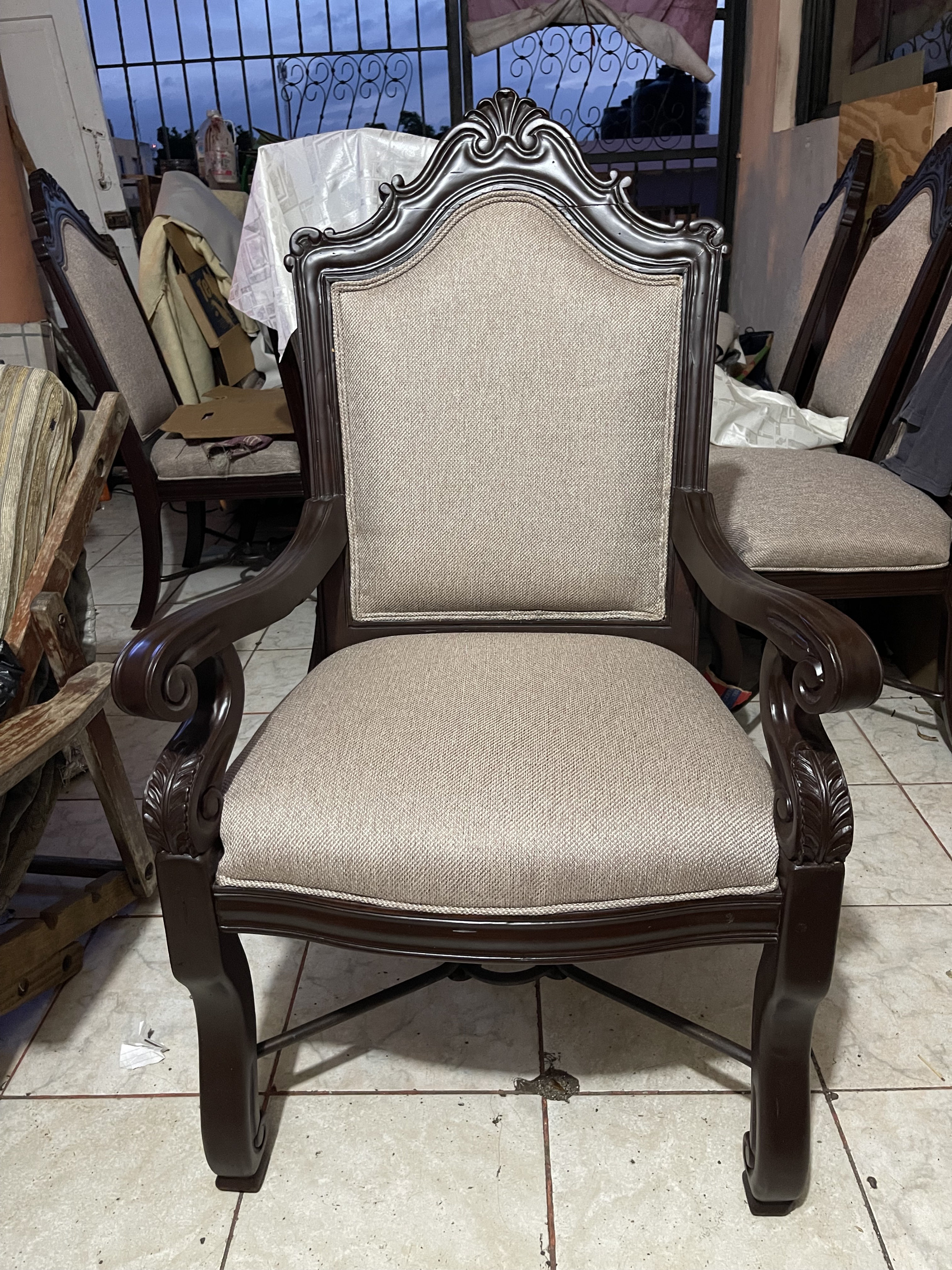muebles y colchones - sillas de comedor y dos butacas en 55,000 8