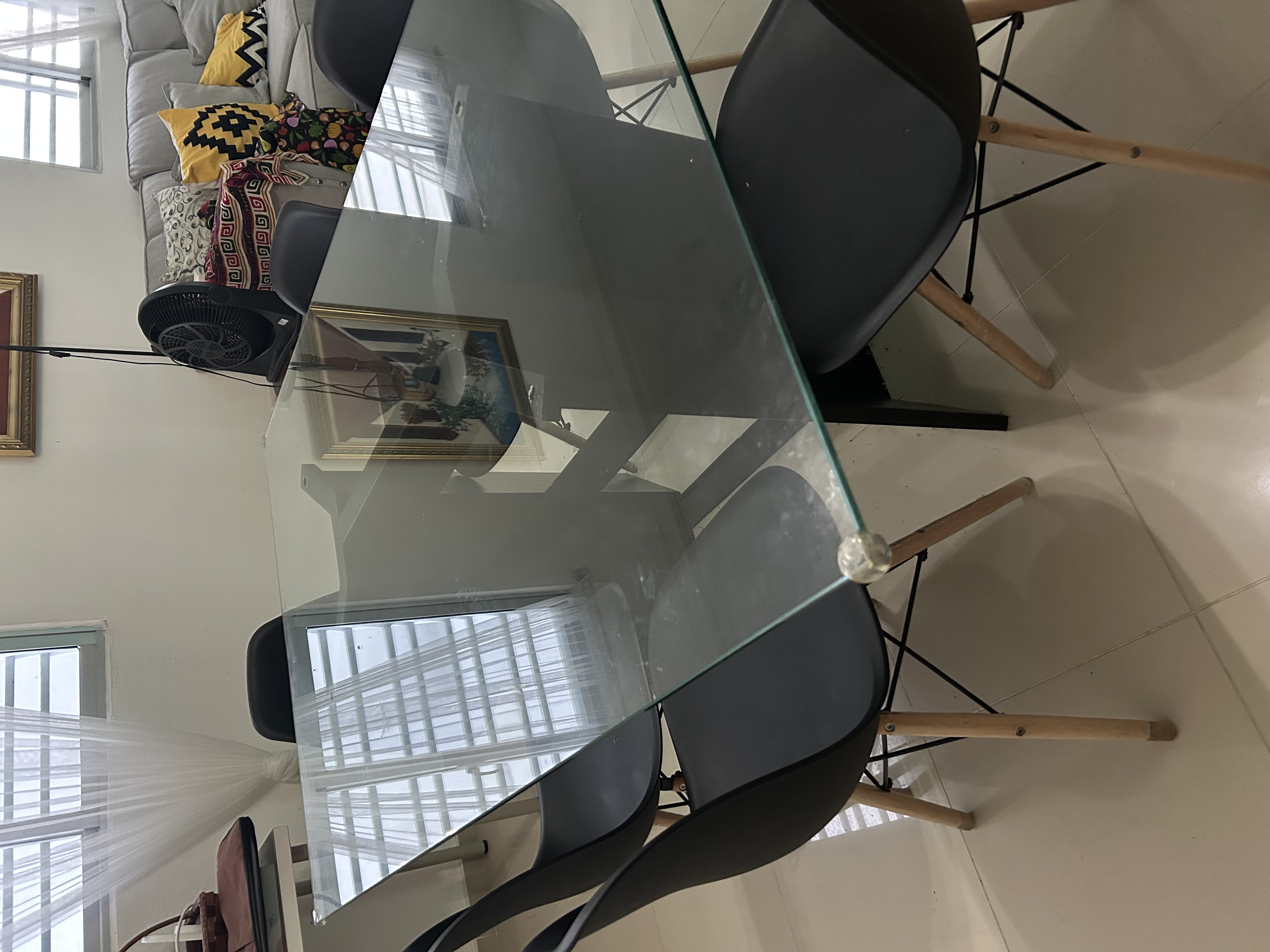 muebles y colchones - Comedor negro con 6 sillas / Negociable 3