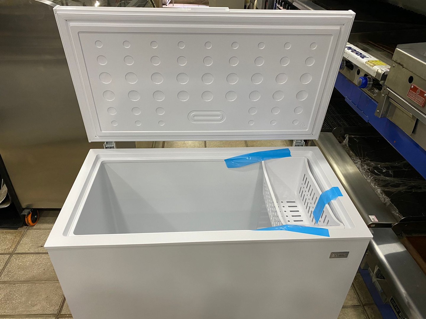 equipos profesionales - Freezer, Daiwa de 11 Pies Cubico  2