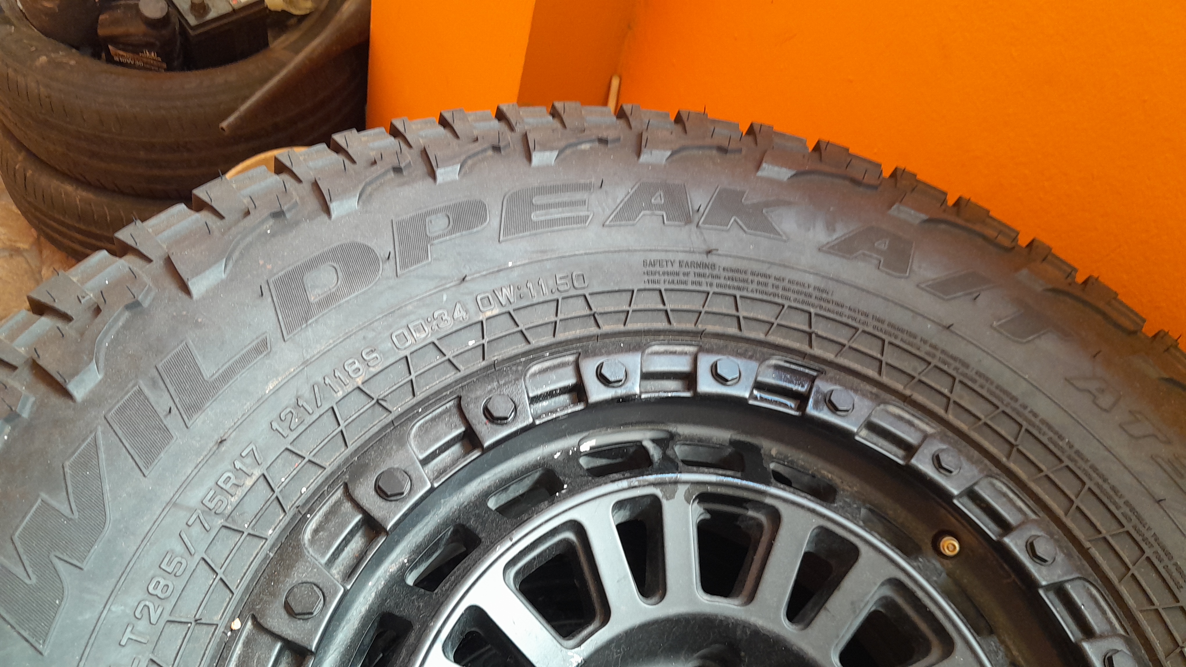 repuestos - Juego de Gomas y Aros Falken WildPeak LT285/75R17 5