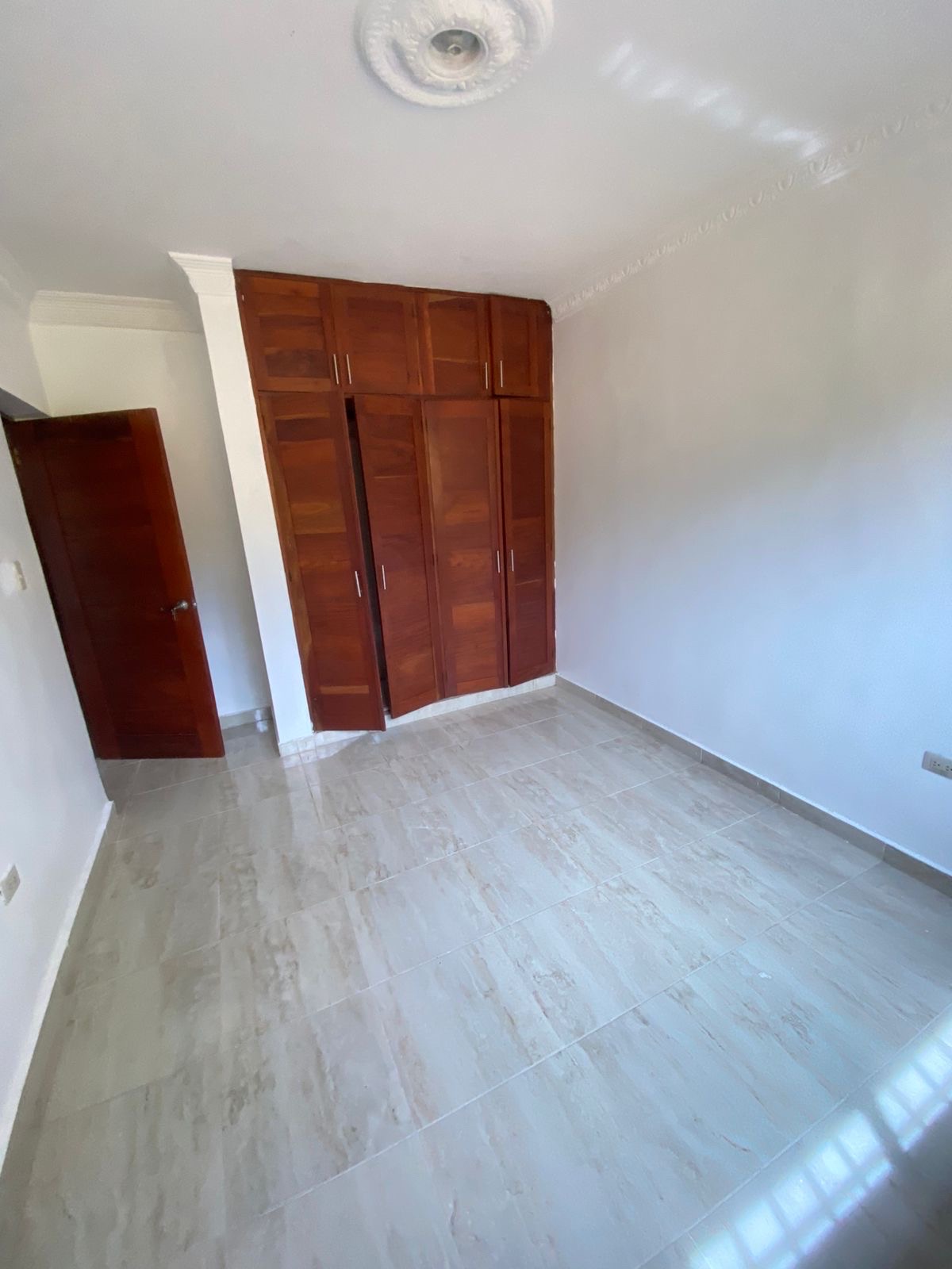 apartamentos - SE VENDE - Apt 1er piso con 150m2 Alma Rosa, Precio 8.5 SDE.  5