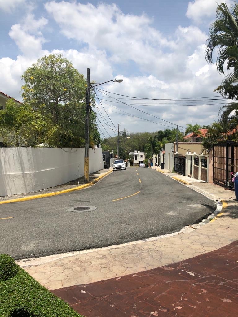 casas - venta de casa en cuesta hermosa 3 con piscina y 450mts Distrito nacional  8