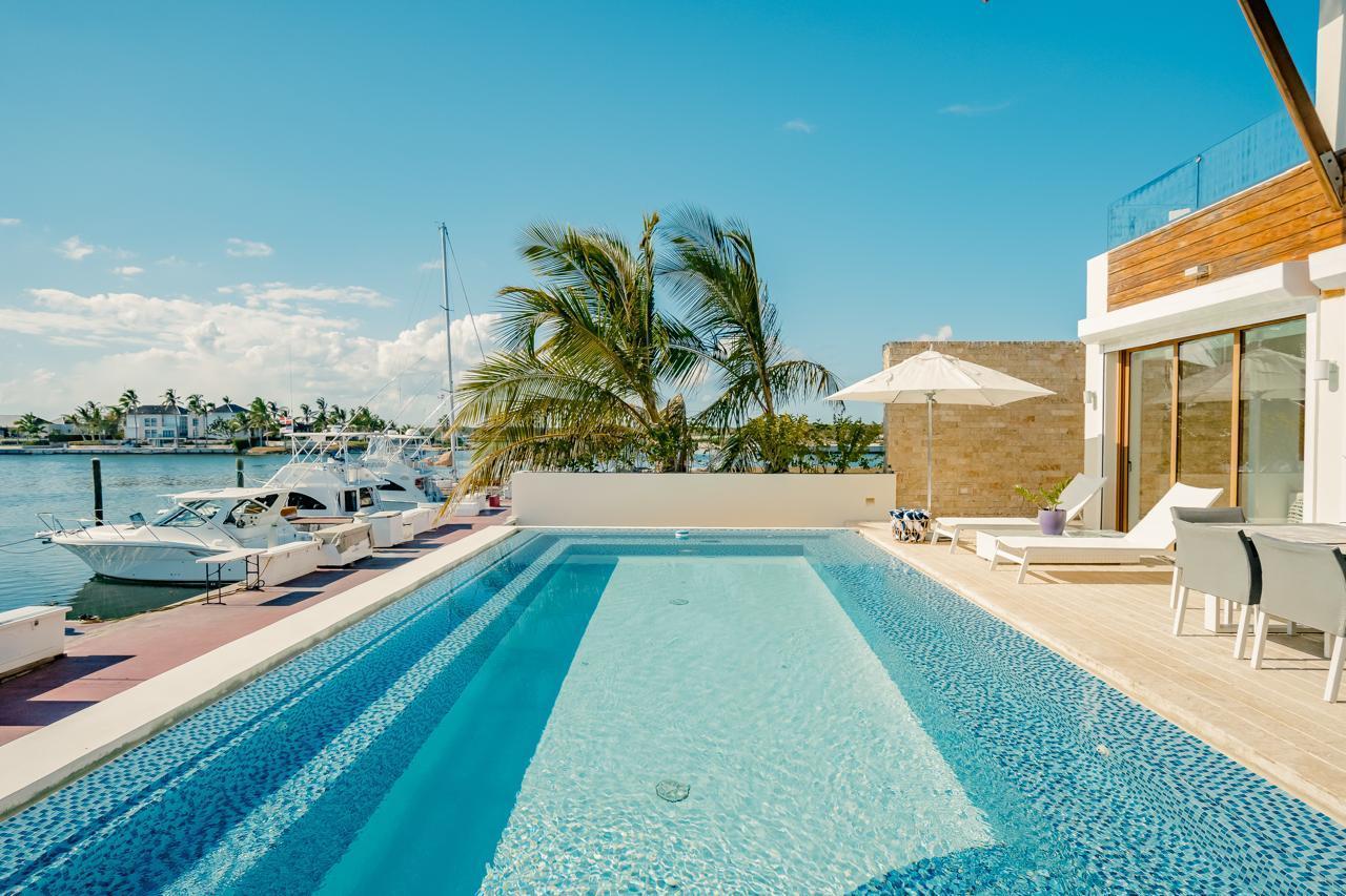 casas vacacionales y villas - Exclusiva Villa en la Marina de Cap Cana 0