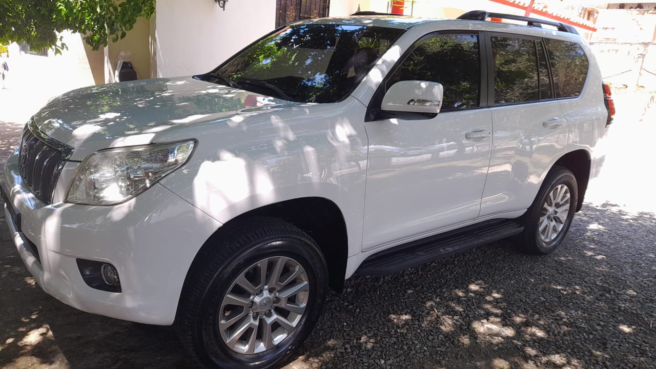jeepetas y camionetas - Toyota land cruicer prado txl 2011 0